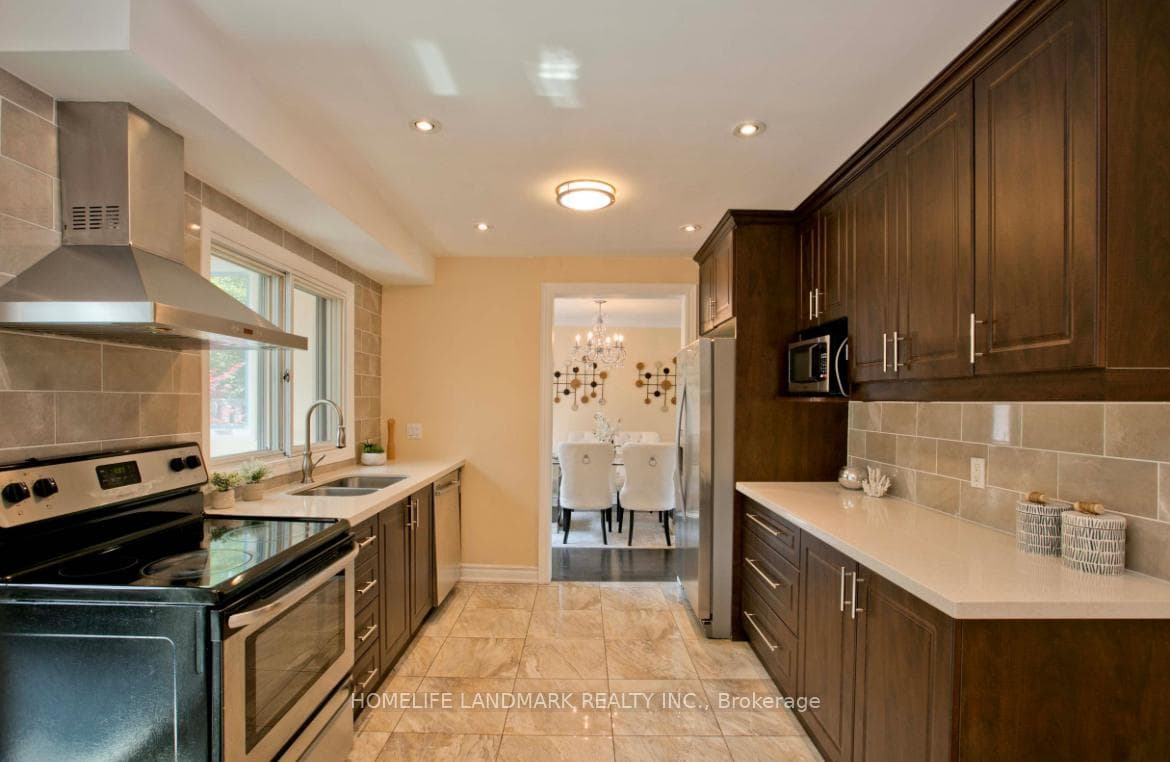 157 Pleasant View Drive - Detached photo 9 of 23 in Hillcrest Village / Bayview Village, Ontario