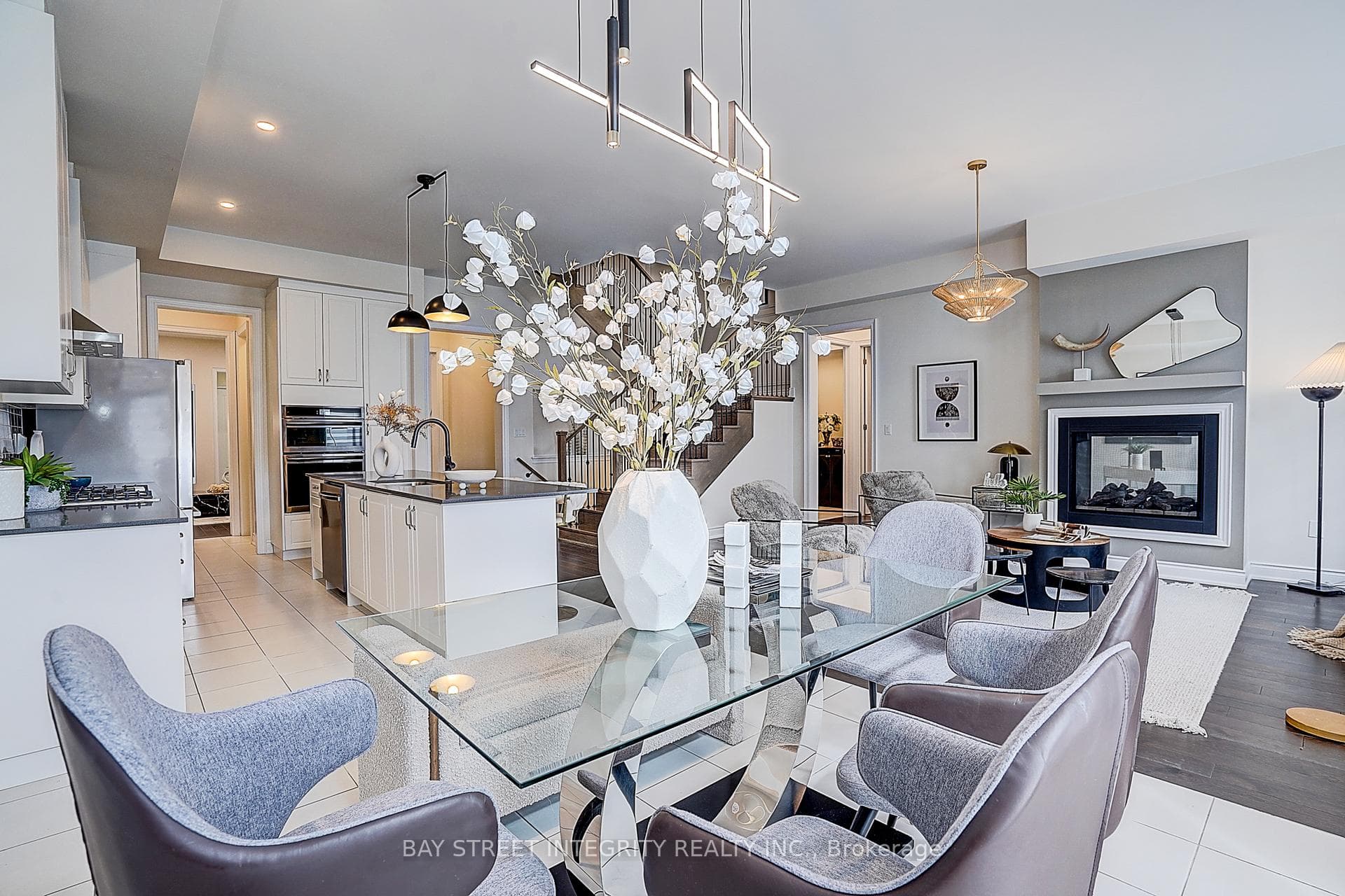 38 Settlers Road - Detached photo 14 of 50 in Oakville, Ontario