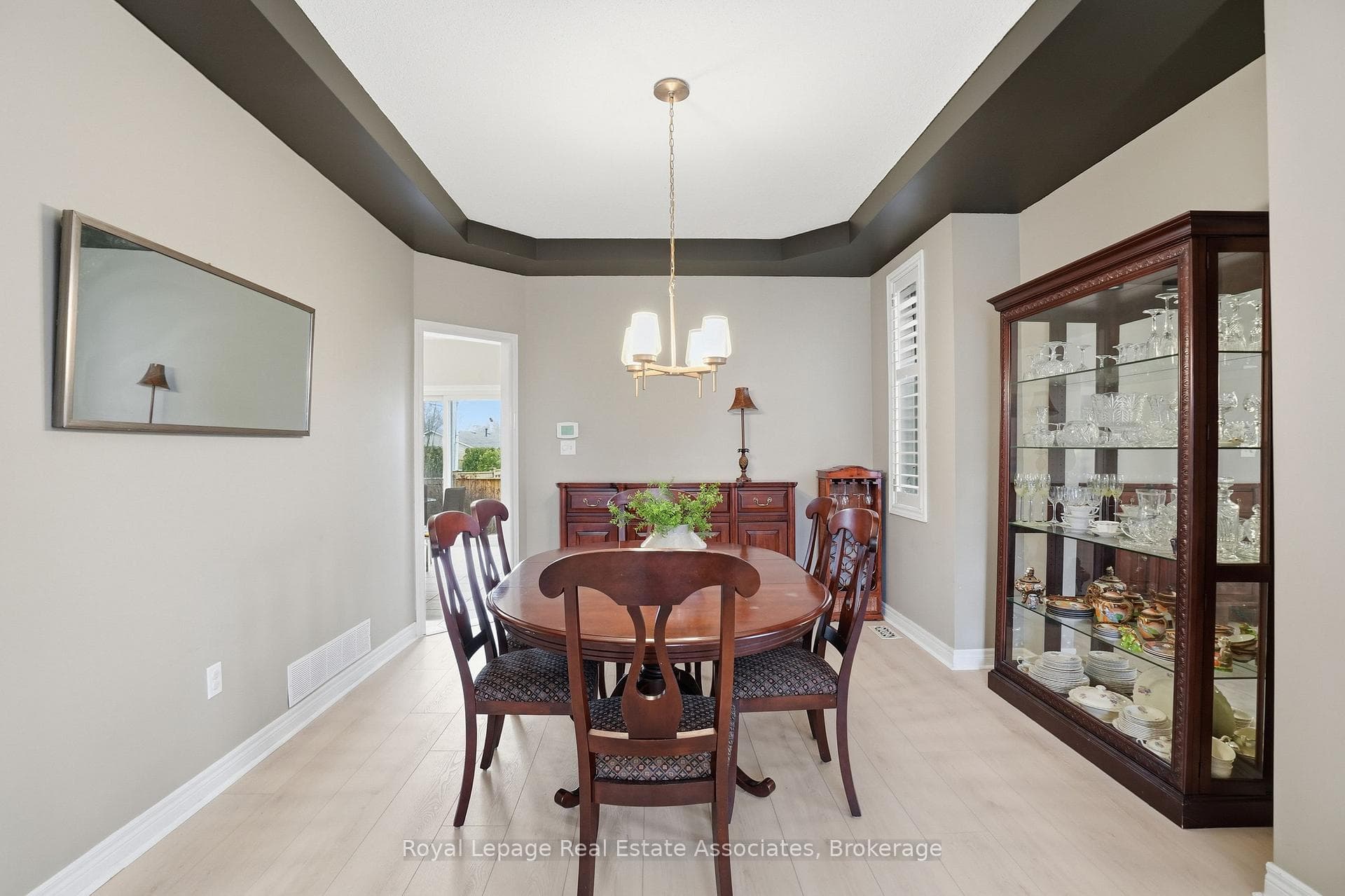 486 Delaney Court - Detached photo 9 of 48 in Burlington, Ontario