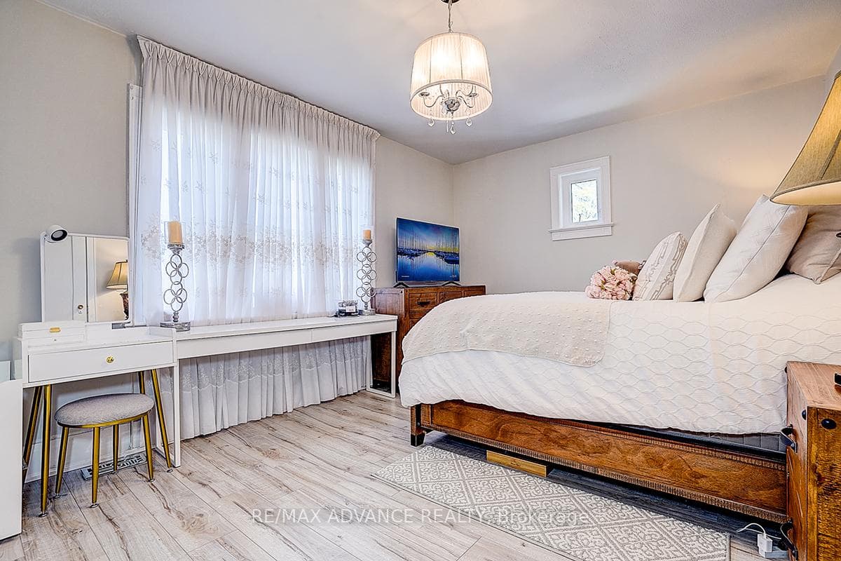 33 Castlefield Avenue - Detached photo 26 of 42 in Forest Hill / Deer Park, Ontario