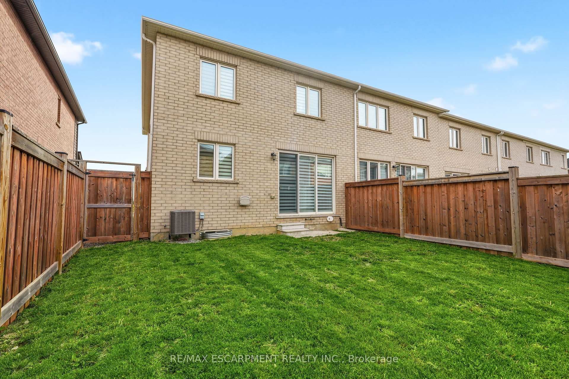 1364 Sycamore Garden - Townhouse photo 42 of 43 in Milton, Ontario