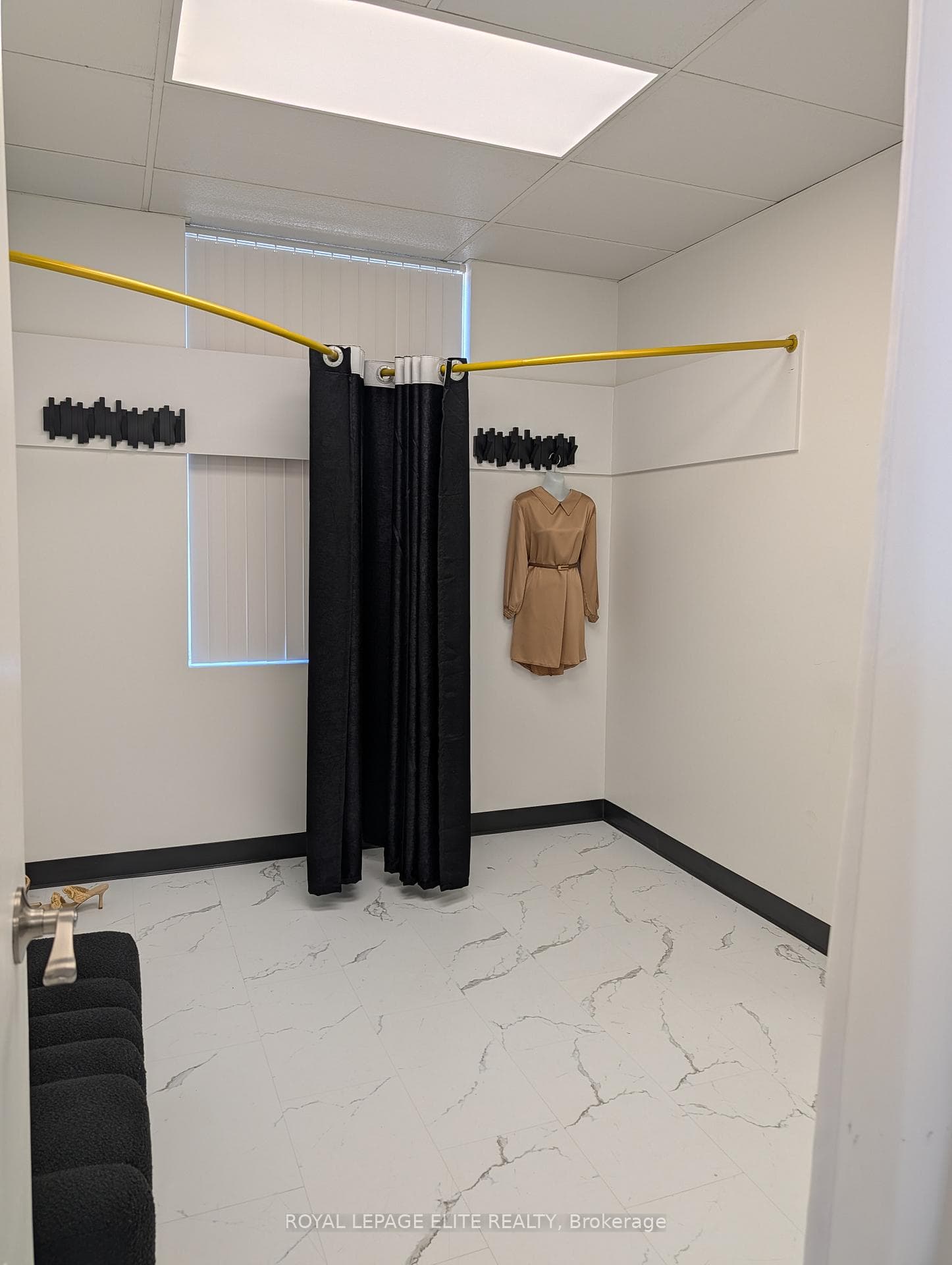 700 DUNDAS Street Unit 202 - Commercial photo 6 of 6 in Mississauga, Ontario