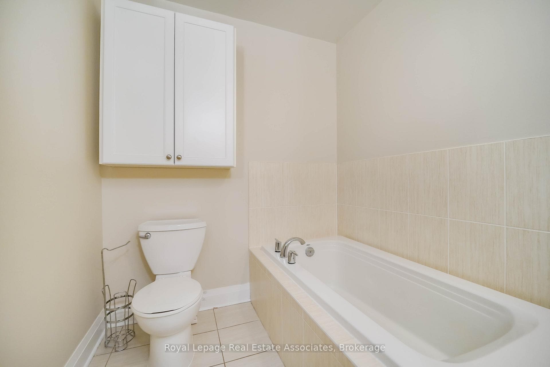 1 Hurontario Street Unit 308 - Condo photo 21 of 35 in Mississauga, Ontario
