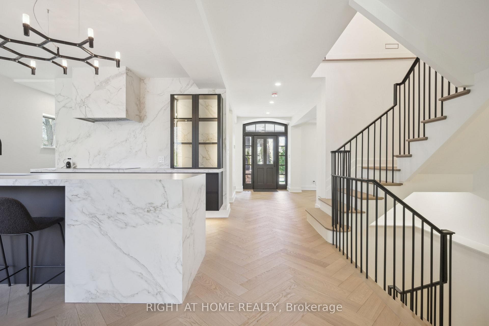 2187 Lakeshore Road - Detached photo 8 of 28 in Burlington, Ontario