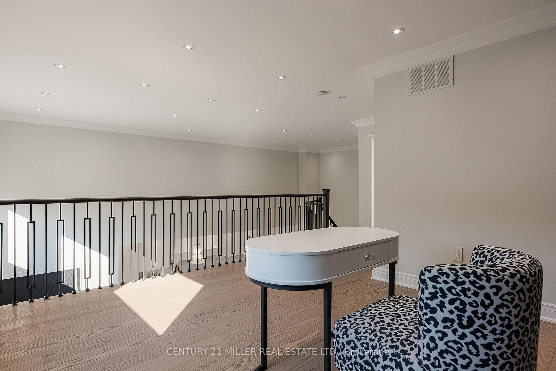 2201 Rochester Circle - Detached photo 25 of 47 in Oakville, Ontario