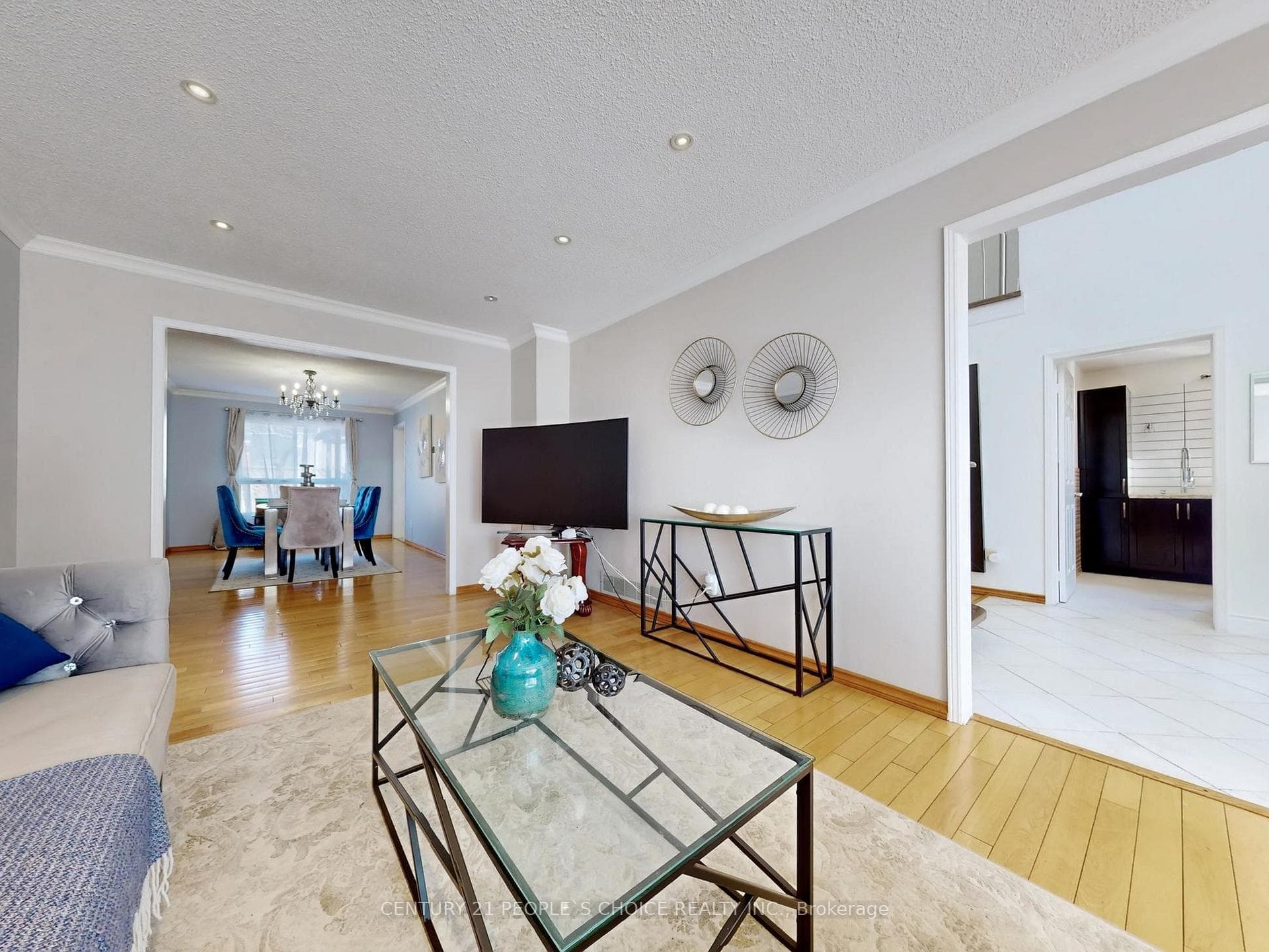 5992 Ladyburn Crescent - Detached photo 8 of 50 in Mississauga, Ontario