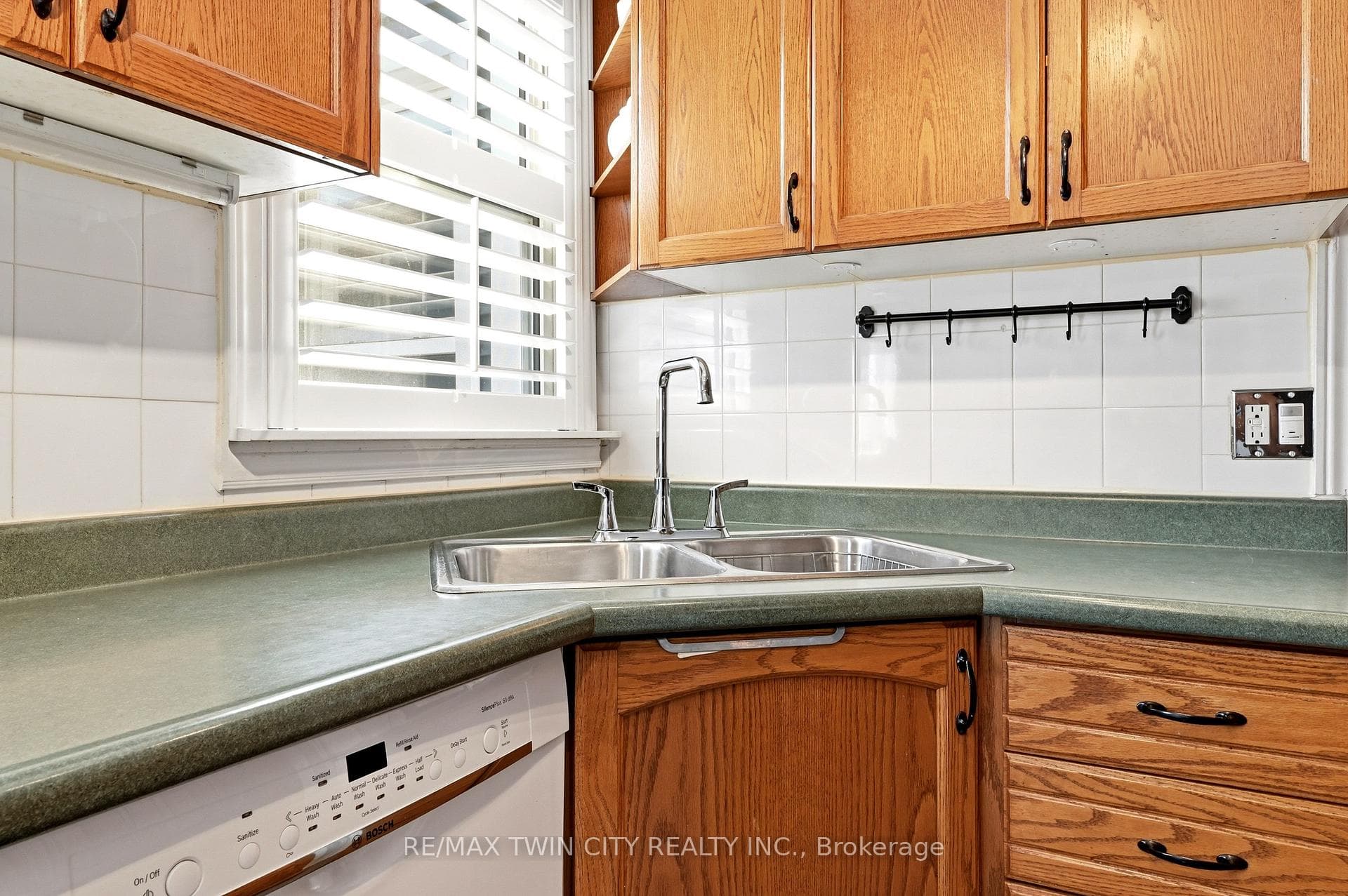23 Britannia Avenue - Detached photo 14 of 35 in Hamilton, Ontario