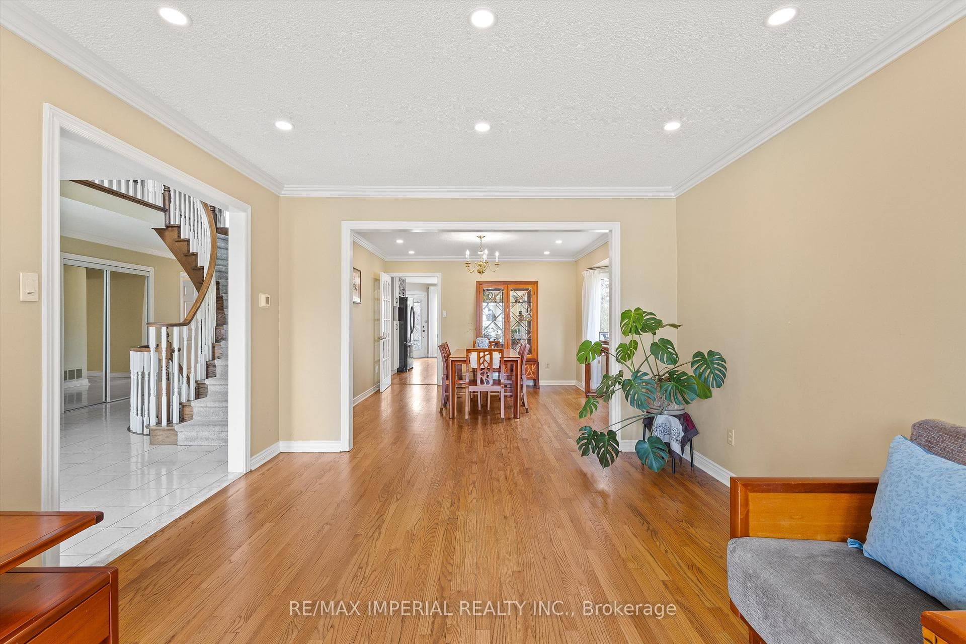 2044 Schoolmaster Circle - Detached photo 6 of 45 in Oakville, Ontario