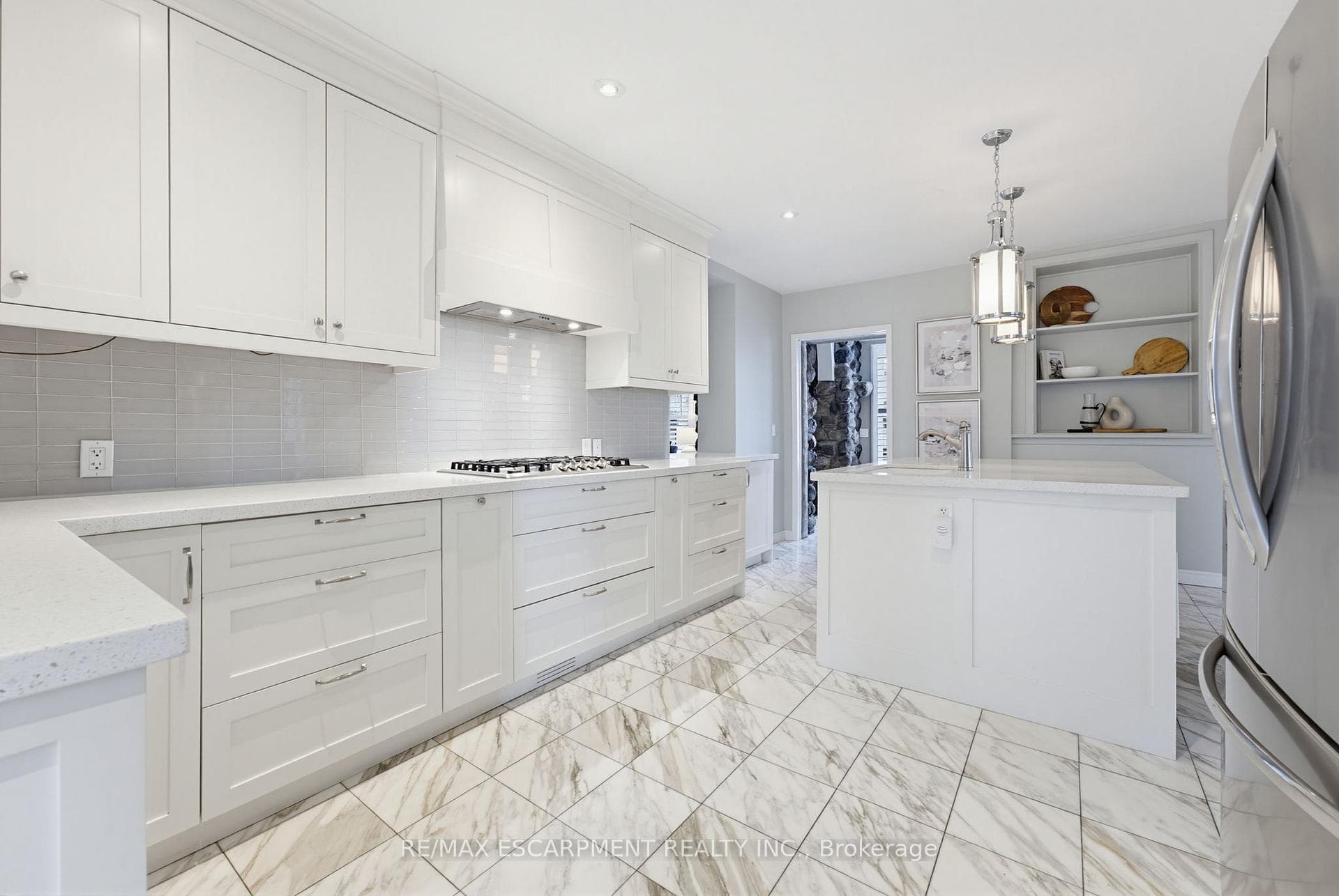 3083 LAKESHORE Road - Detached photo 9 of 50 in Burlington, Ontario