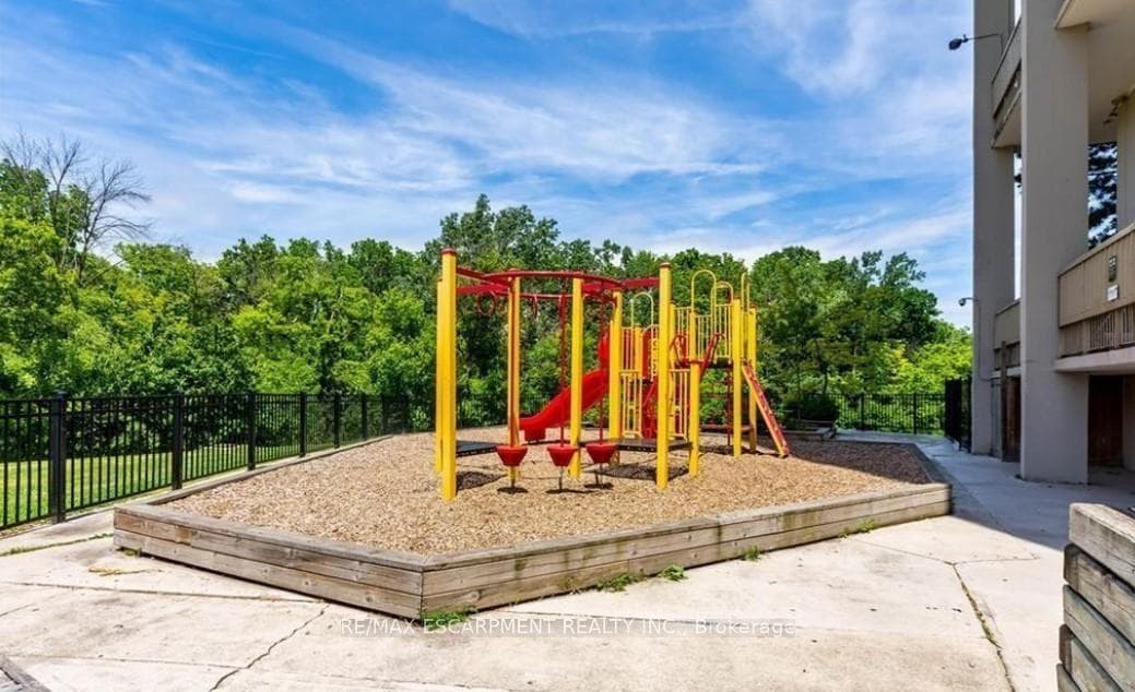 350 Quigley Road Unit 147 - Condo photo 7 of 13 in Hamilton, Ontario