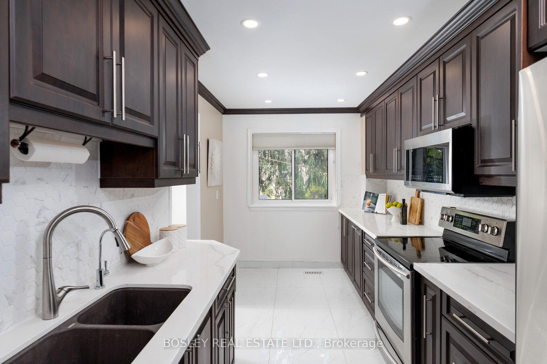 12 Redstone Path - Condo photo 12 of 42 in Etobicoke (Islington / Rexdale), Ontario