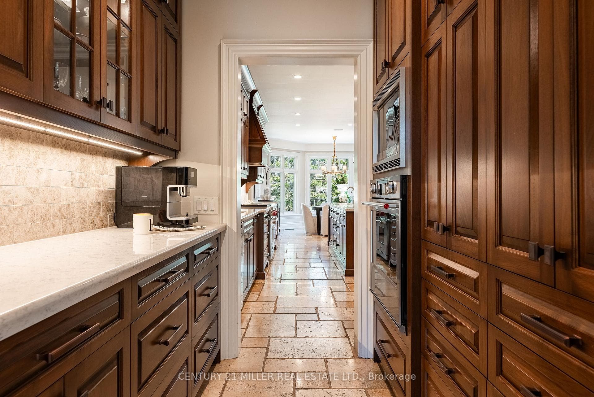 2096 Lakeshore Road - Detached photo 17 of 48 in Oakville, Ontario