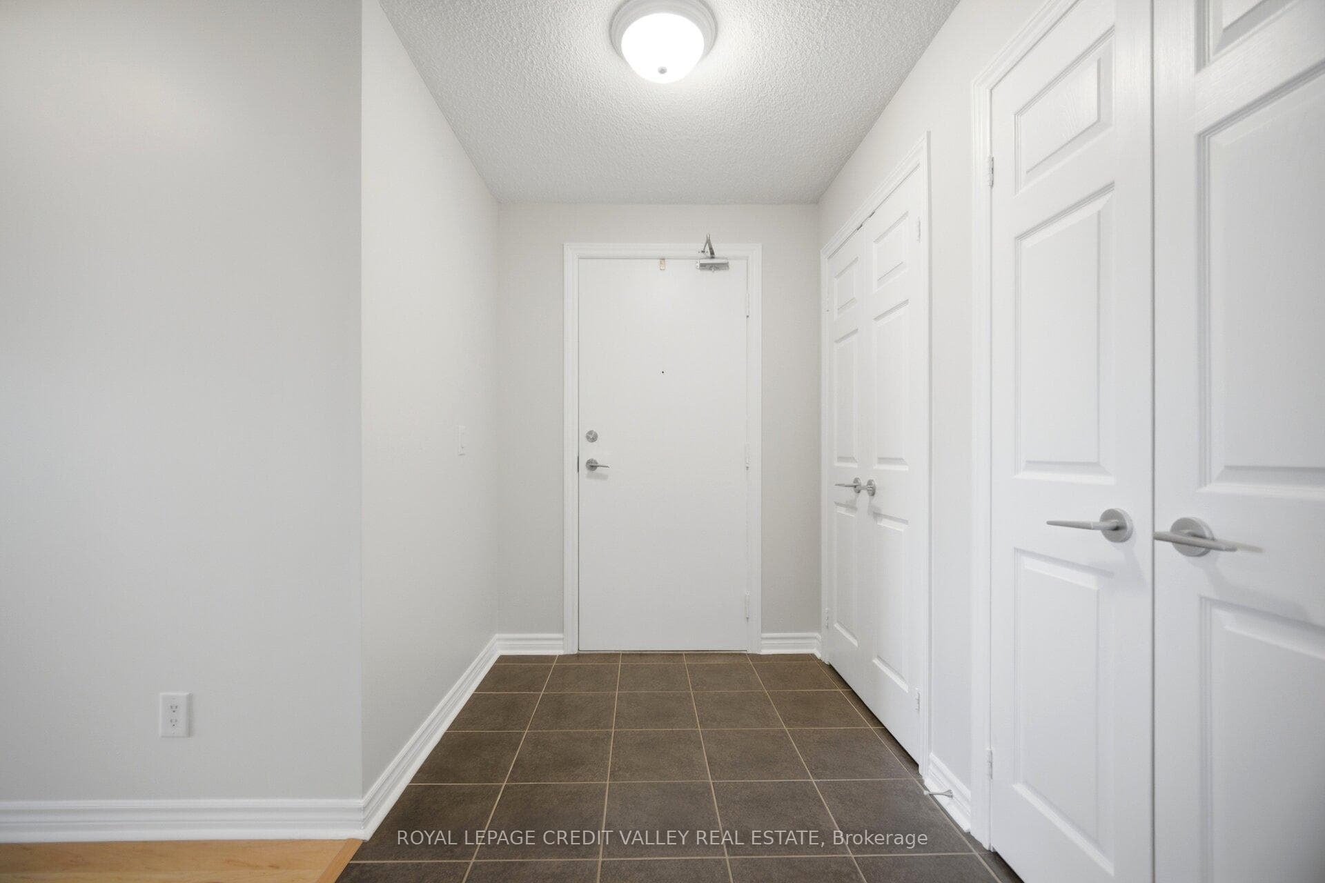 2379 Central Park Drive Unit 501 - Condo photo 5 of 38 in Oakville, Ontario