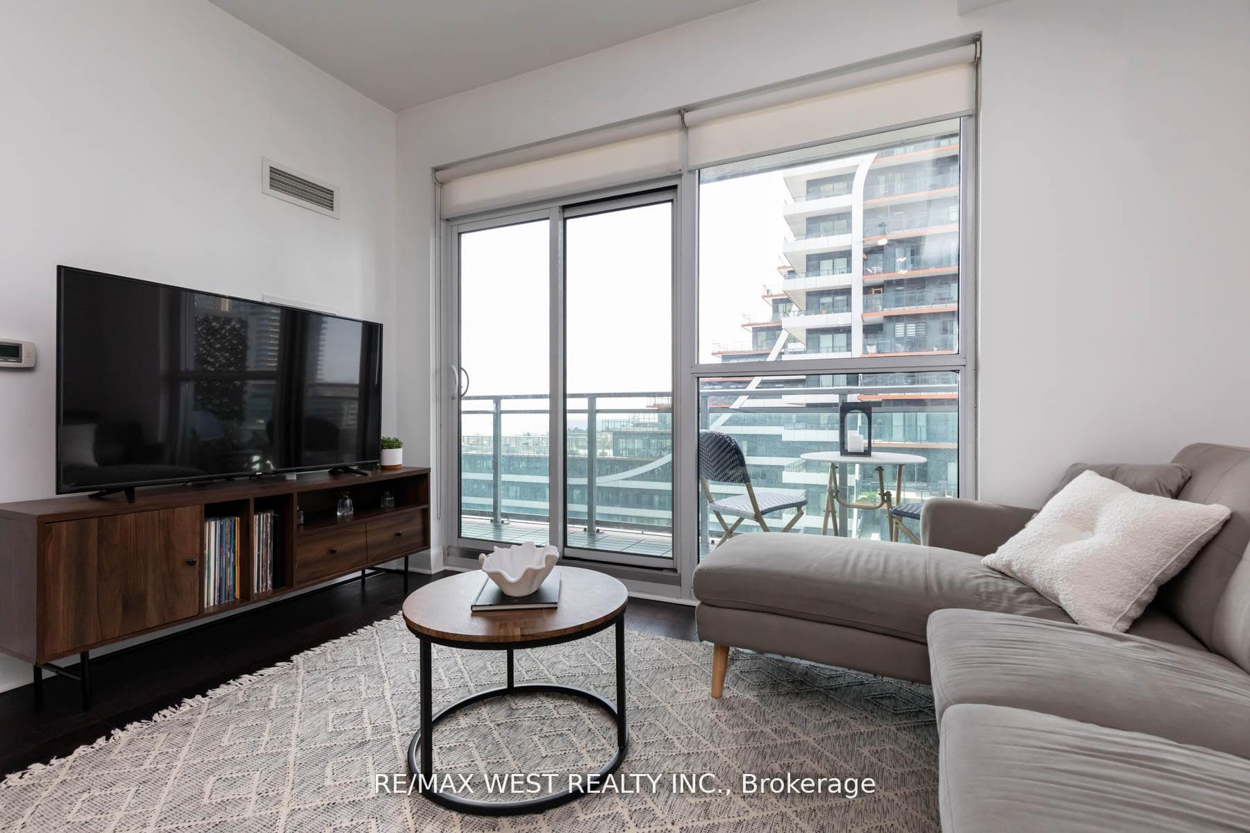 33 Shore Breeze Drive Unit 802 - Condo photo 7 of 38 in Liberty Village / Parkdale / South Parkdale, Ontario
