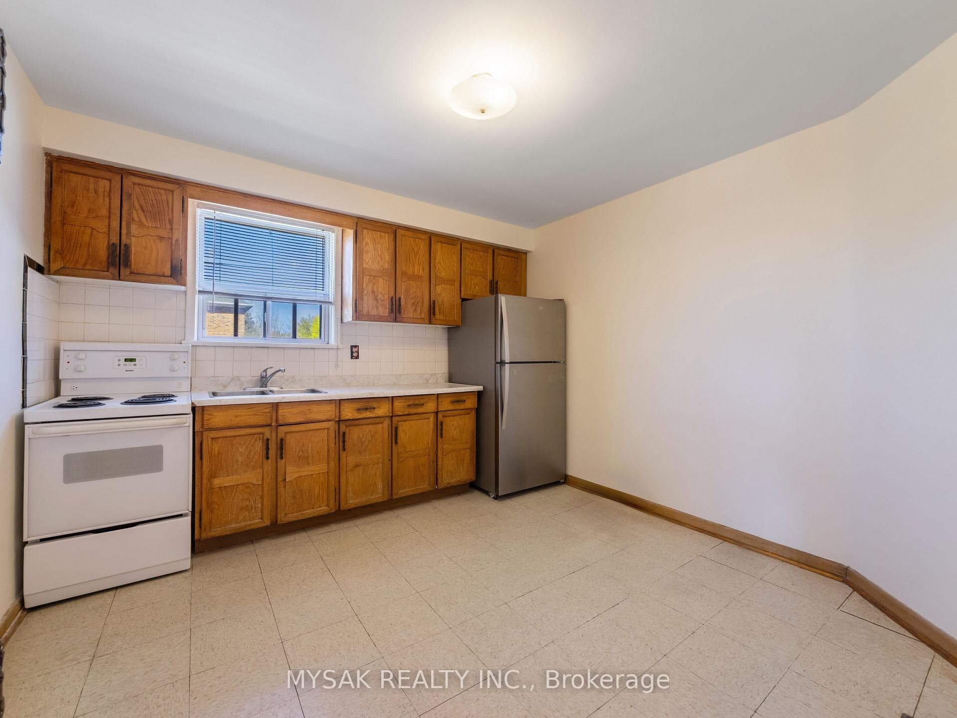 150 Park Street - Multi-Family photo 8 of 28 in Birch Cliff / Cliffside, Ontario