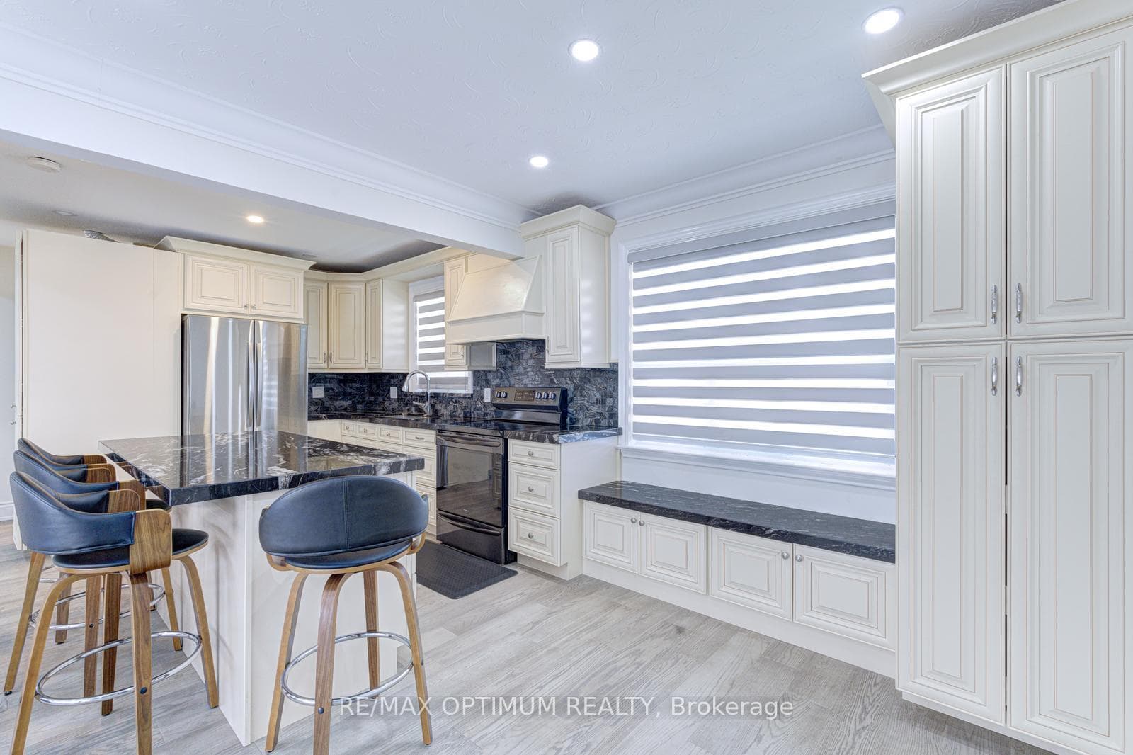 1747 Coram Crescent - Detached photo 12 of 50 in Mississauga, Ontario