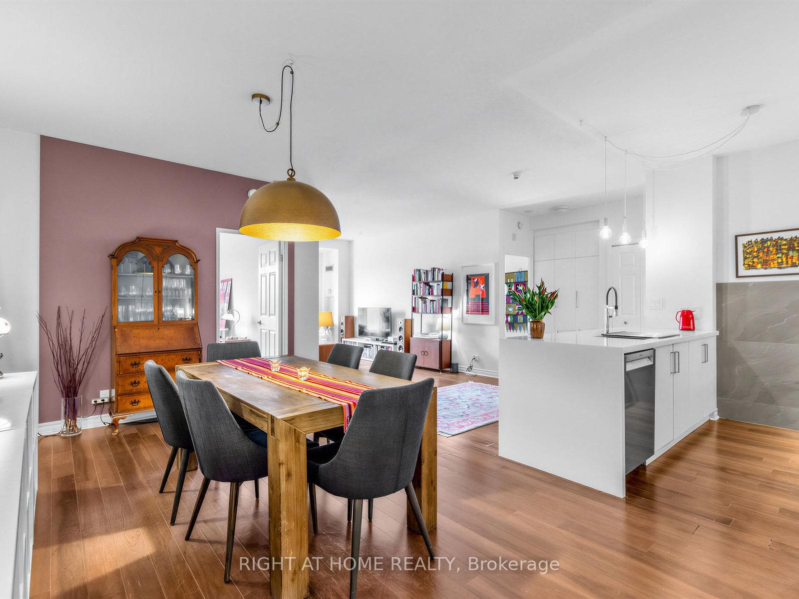 11 Christie Street Unit 406 - Condo photo 3 of 32 in Annex / Yorkville / Summerhill, Ontario