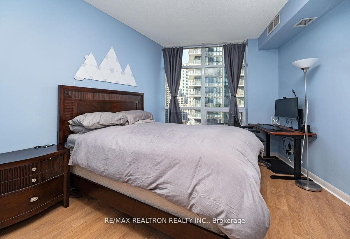 15 Bruyeres Mews Unit 1008 - Condo photo 14 of 33 in Downtown Toronto / Waterfront, Ontario