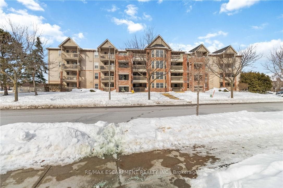 4015 Kilmer Drive Unit 110 - Condo photo 2 of 34 in Burlington, Ontario