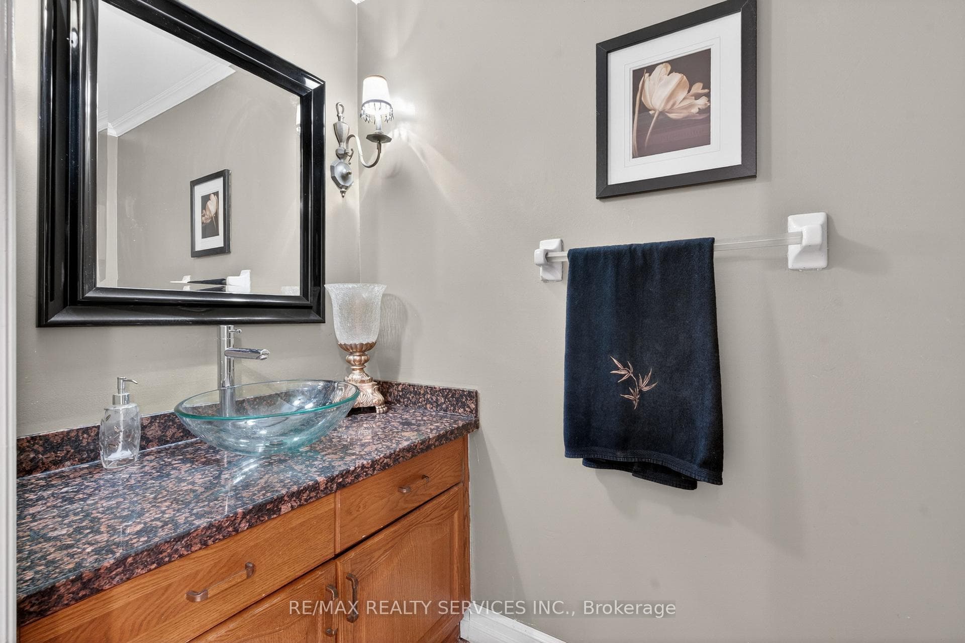 2069 Schoolmaster Circle - Detached photo 17 of 49 in Oakville, Ontario