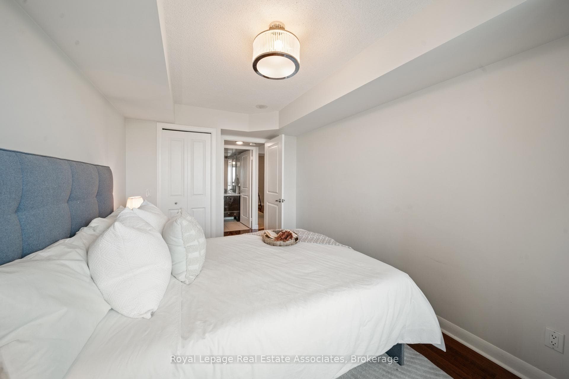 225 Sherway Gardens Road Unit 1601 - Condo photo 11 of 15 in Etobicoke (Islington / Rexdale), Ontario