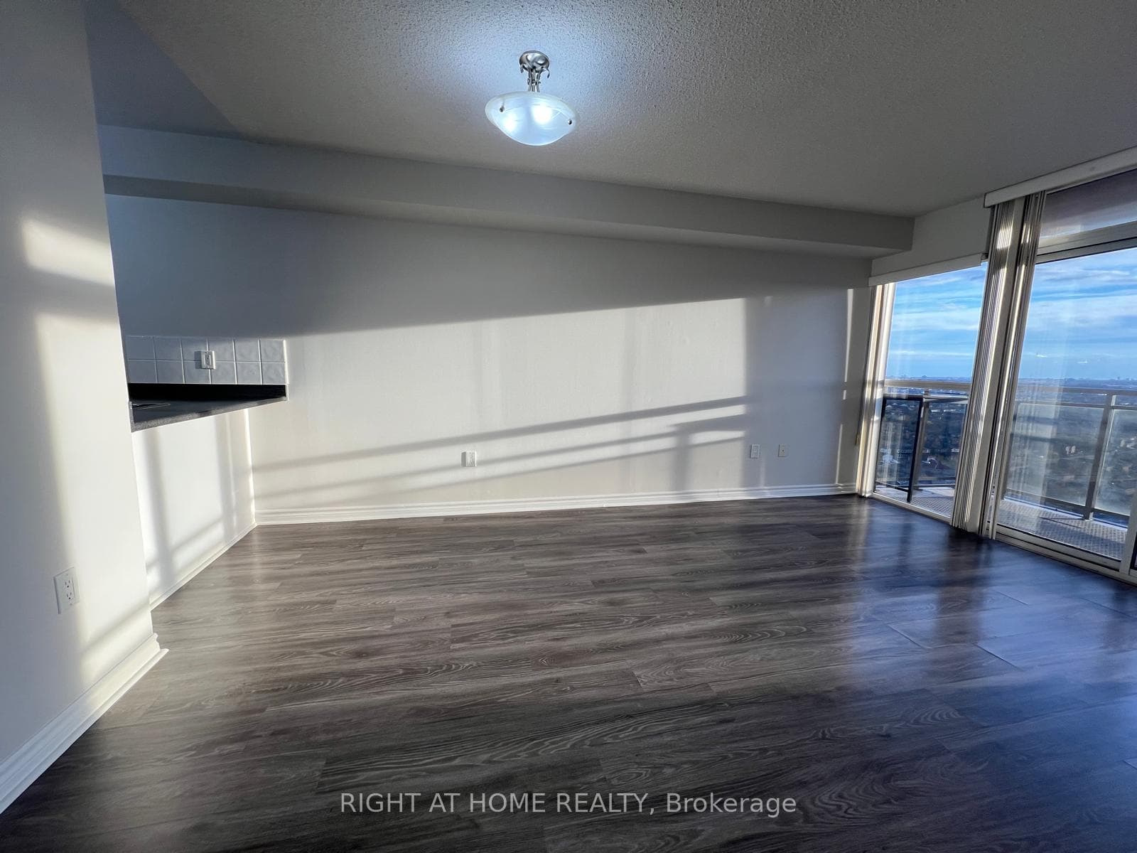 55 Strathaven Drive Unit 1808 - Condo photo 8 of 34 in Mississauga, Ontario