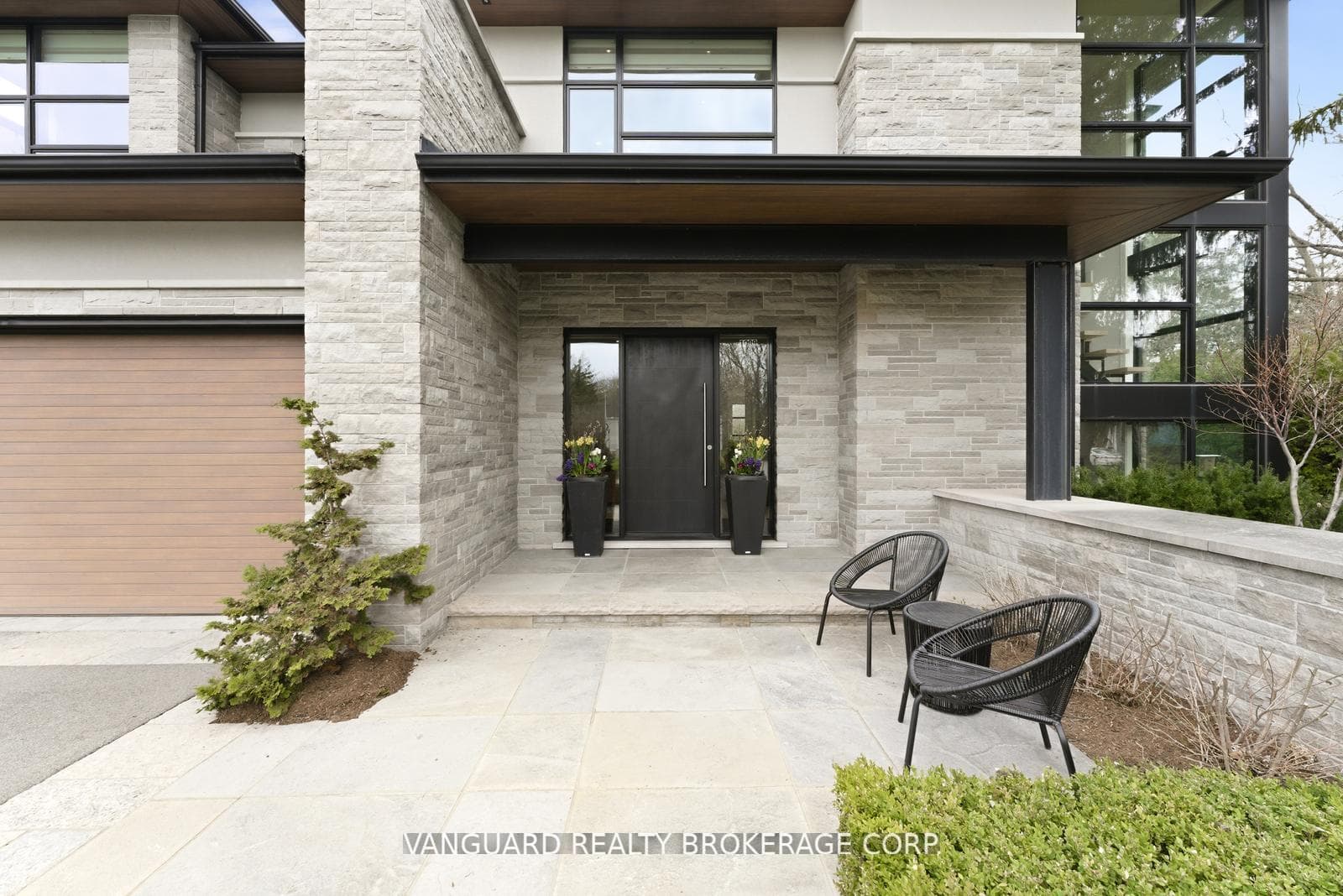 1099 Truman Avenue - Detached photo 3 of 48 in Oakville, Ontario