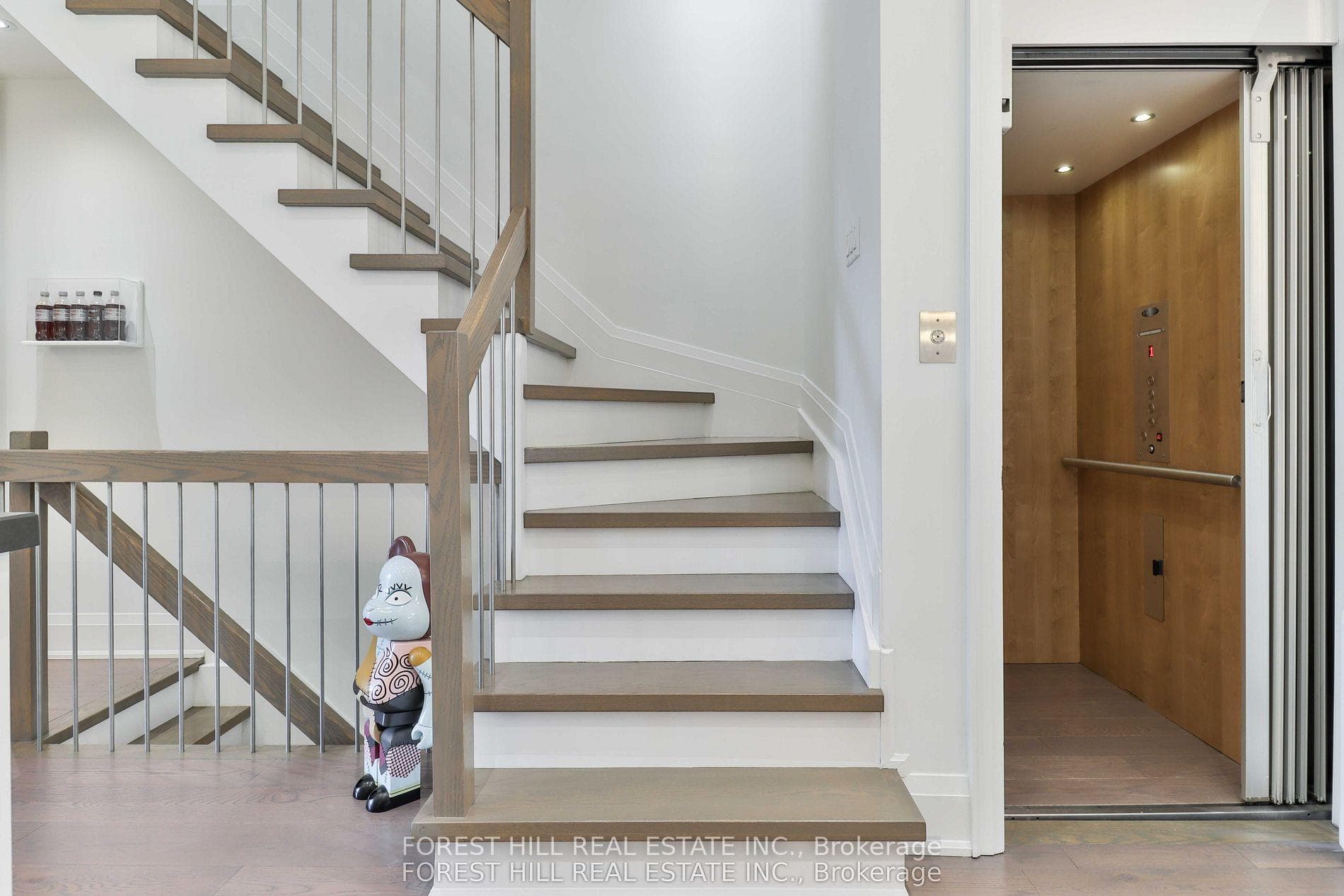 51B Burnaby Boulevard - Townhouse photo 6 of 31 in Forest Hill / Deer Park, Ontario