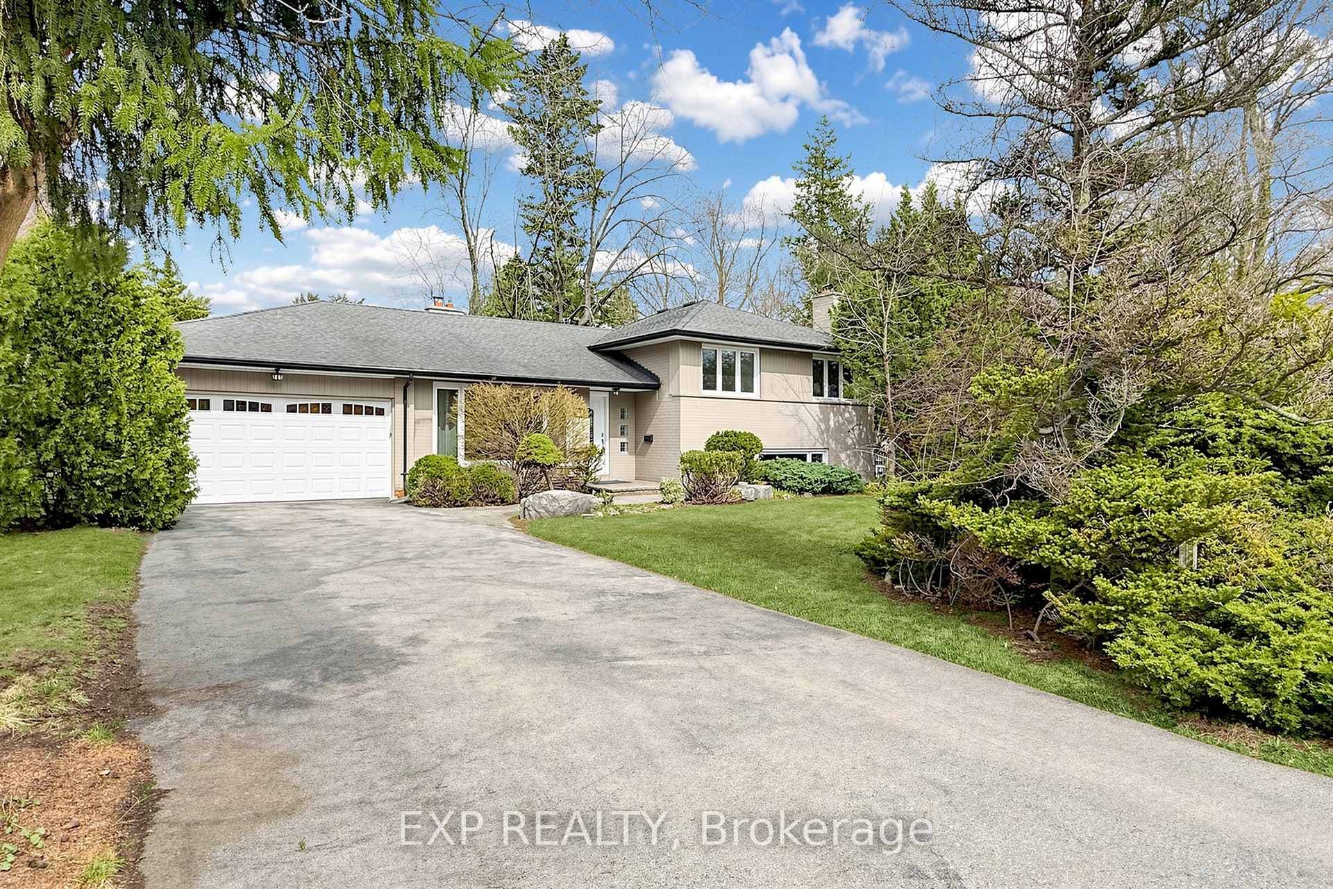 261 Pinehurst Drive - Detached for sale in Old Oakville, Ontario
