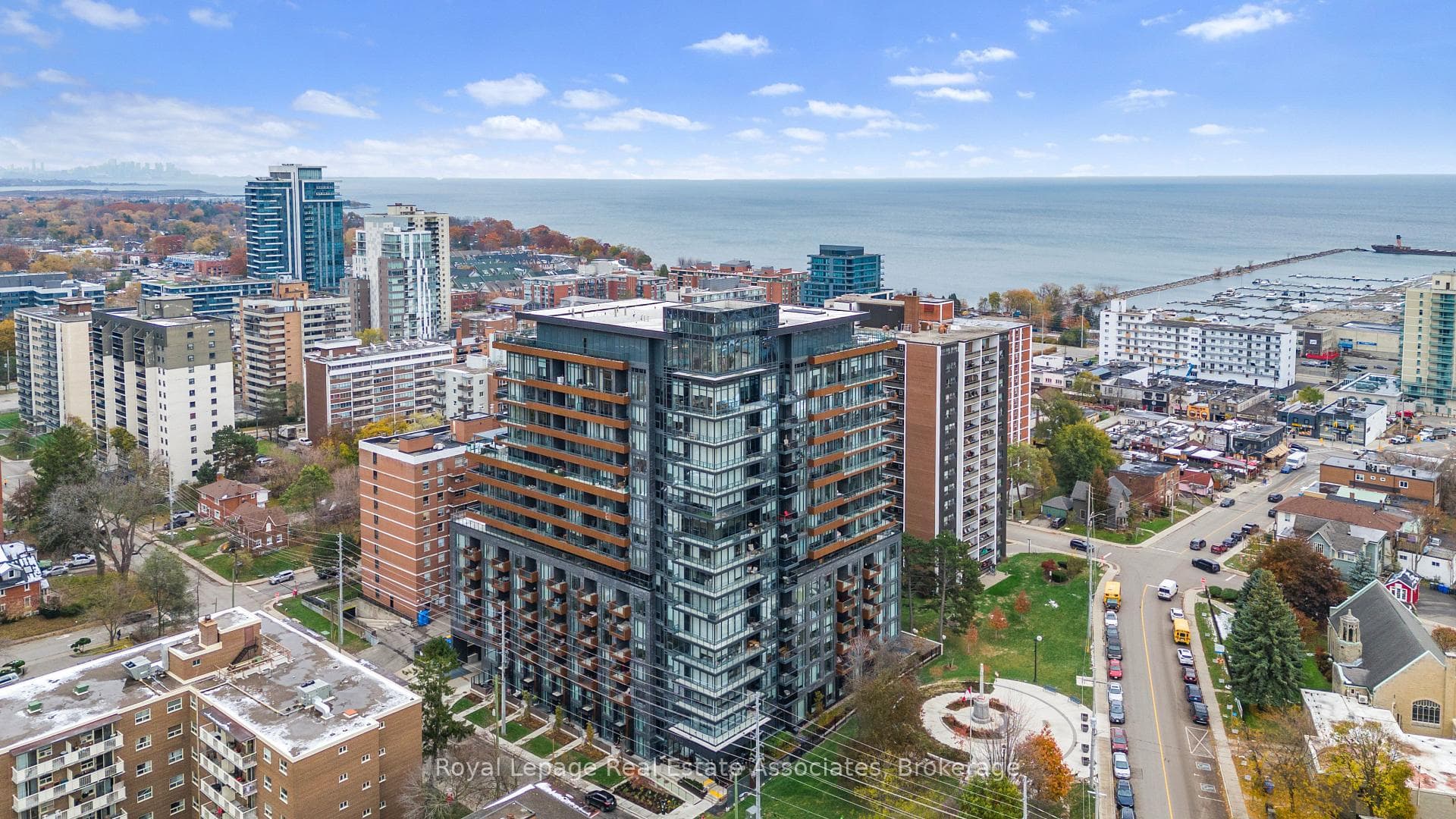 21 Park Street Unit 805 - home for sale in Mississauga, Ontario