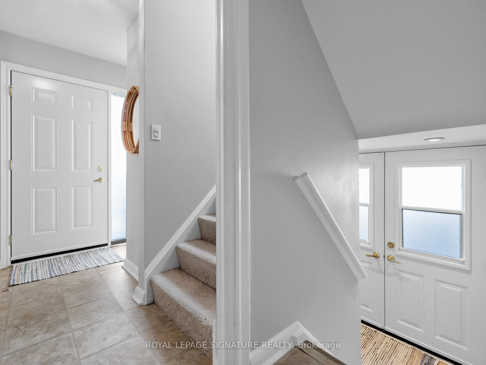 46 Plateau Crescent - Semi-Detached photo 4 of 50 in Don Mills / Parkwoods / Victoria Village, Ontario