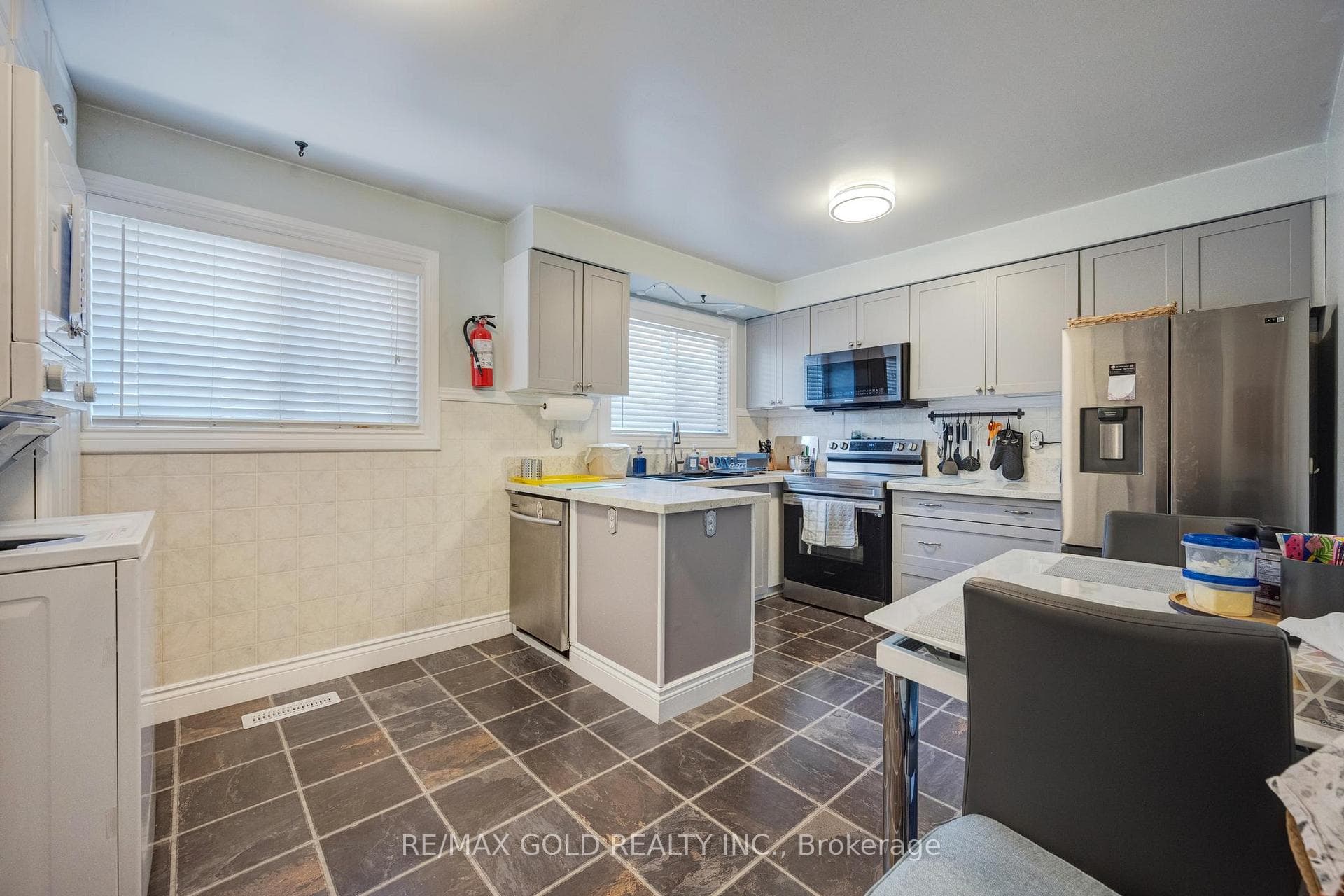 2927 Arles Mews - Detached photo 11 of 50 in Mississauga, Ontario
