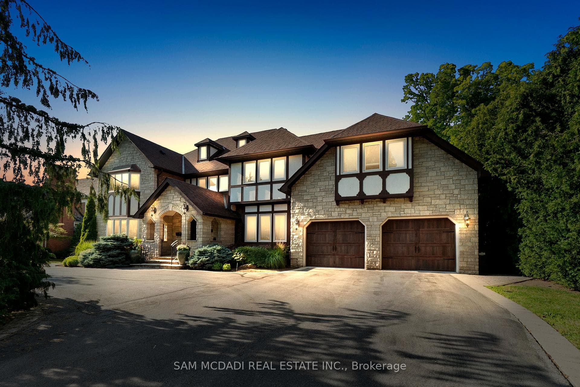 2235 Shawanaga Trail - Detached photo 2 of 48 in Mississauga, Ontario
