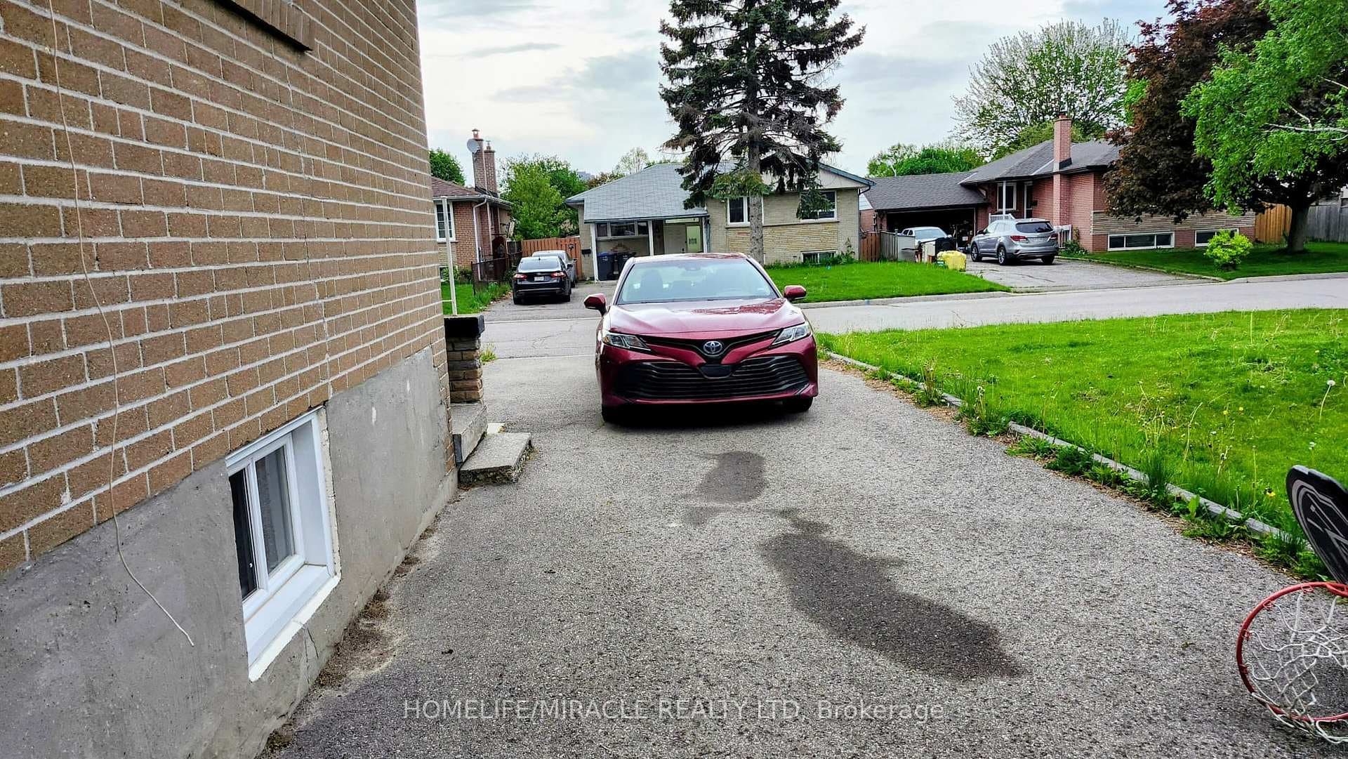 7 Mcclure Avenue - Detached photo 2 of 12 in Brampton, Ontario