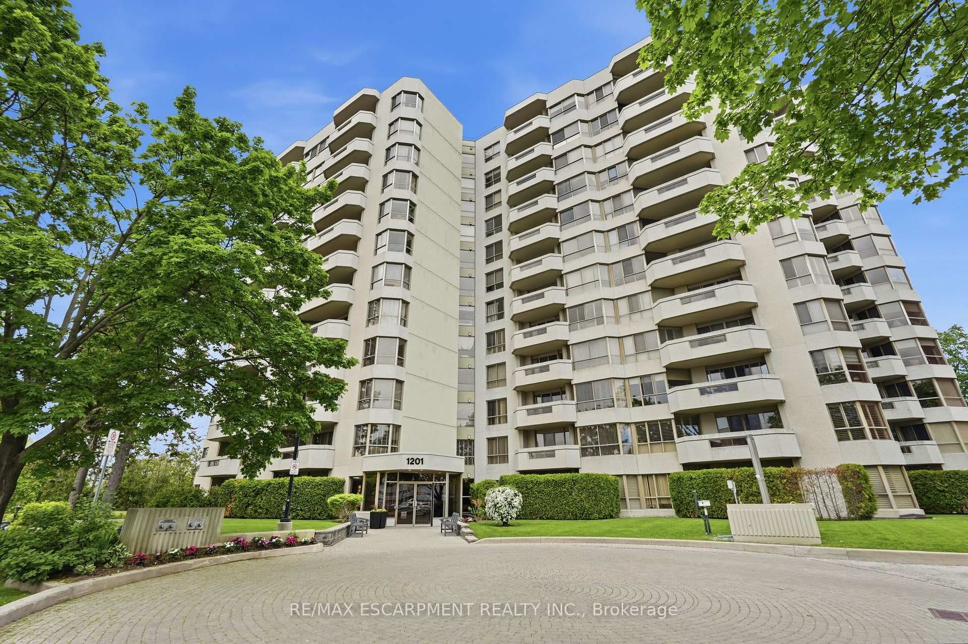 1201 North Shore Boulevard Unit 1003 - Condo photo 1 of 43 in Burlington, Ontario
