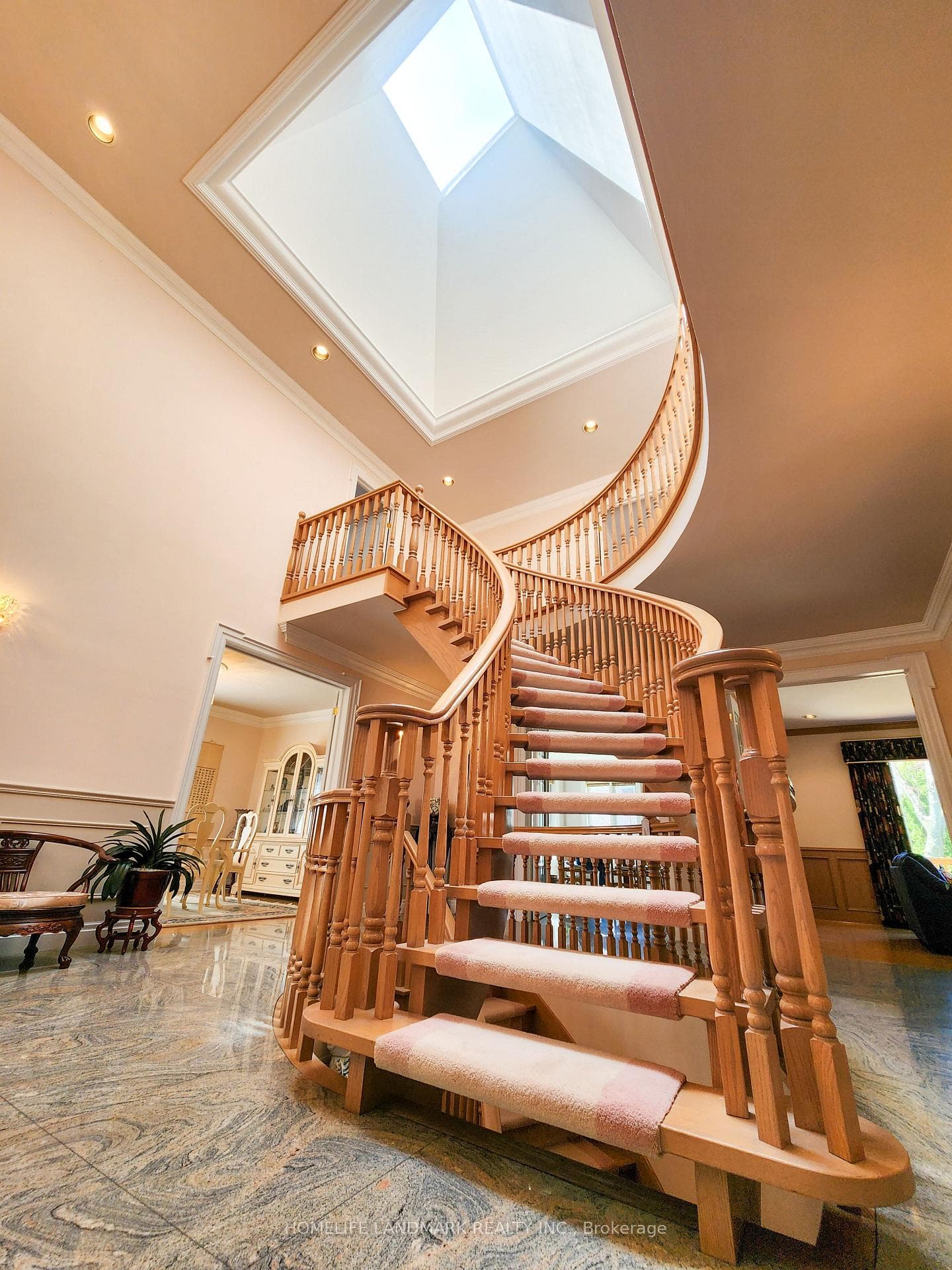 16 Lawnview Drive - Detached photo 10 of 50 in Willowdale / Newtonbrook, Ontario