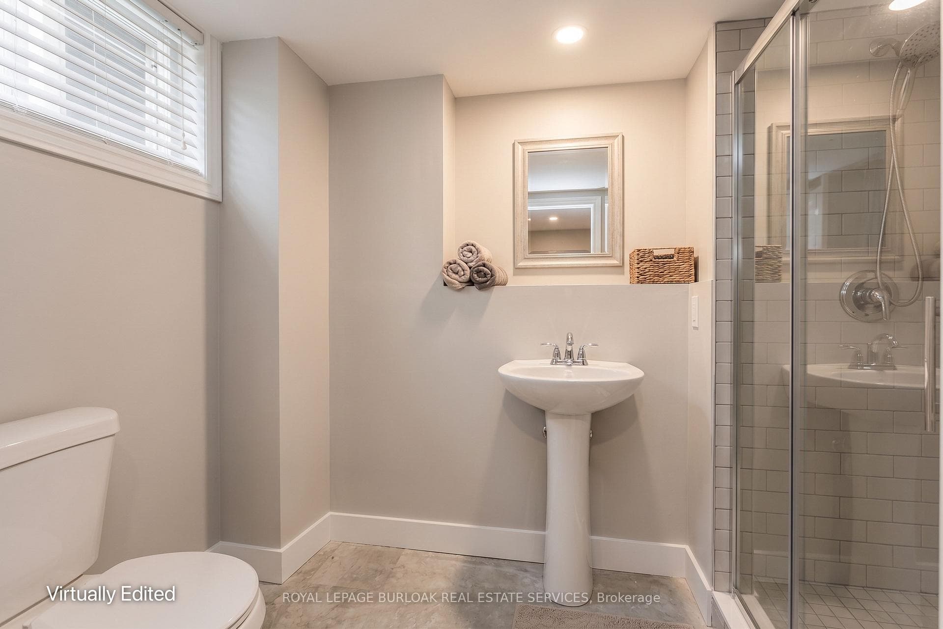 643 Artreva Crescent - Detached photo 19 of 26 in Burlington, Ontario