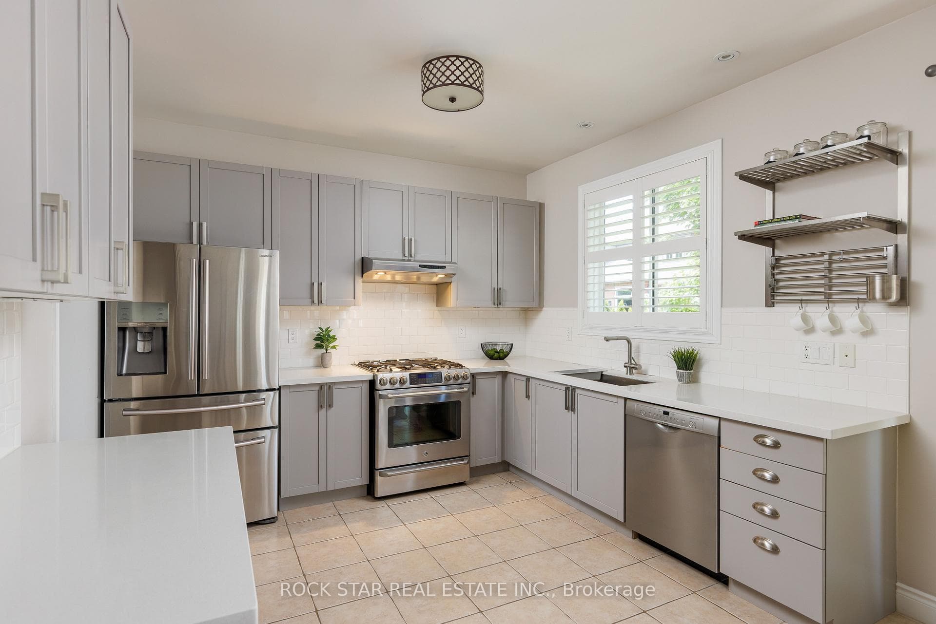 2277 Blue Oak Circle - Detached photo 3 of 46 in Oakville, Ontario