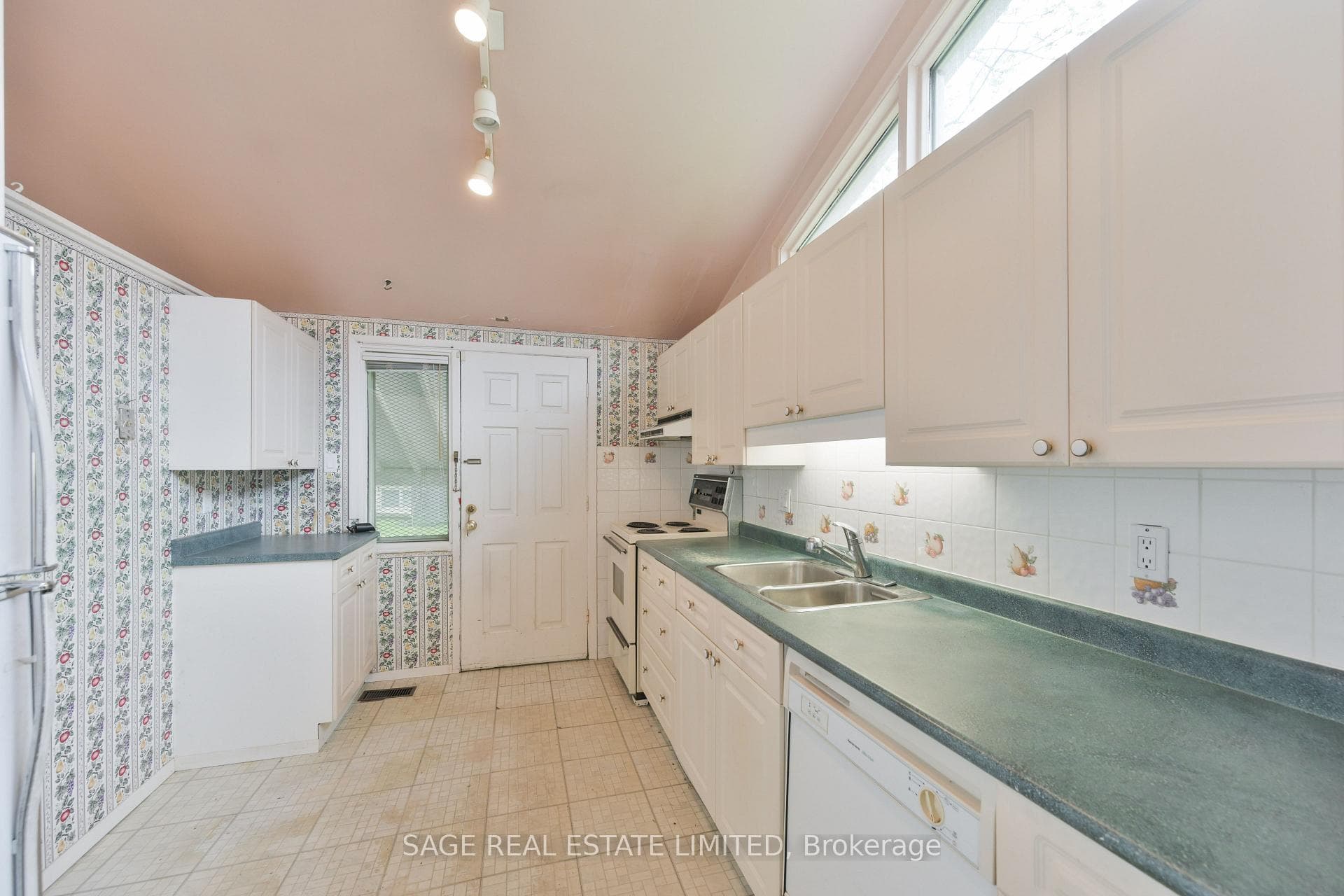 56 Grangemill Crescent - Detached photo 12 of 35 in Don Mills / Parkwoods / Victoria Village, Ontario