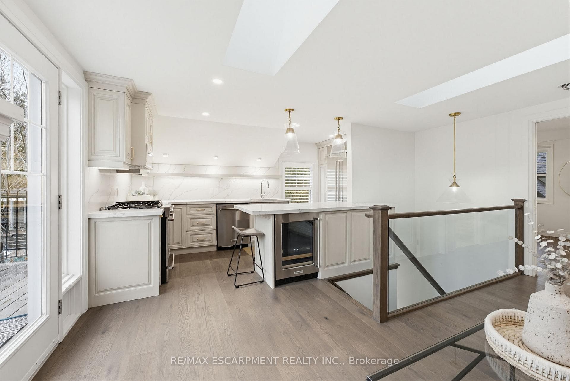 3083 LAKESHORE Road - Detached photo 35 of 50 in Burlington, Ontario