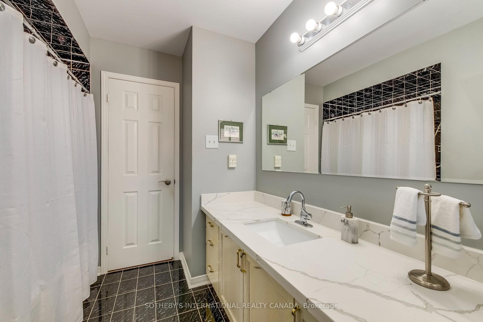 2294 Dale Ridge Drive - Semi-Detached photo 34 of 46 in Oakville, Ontario