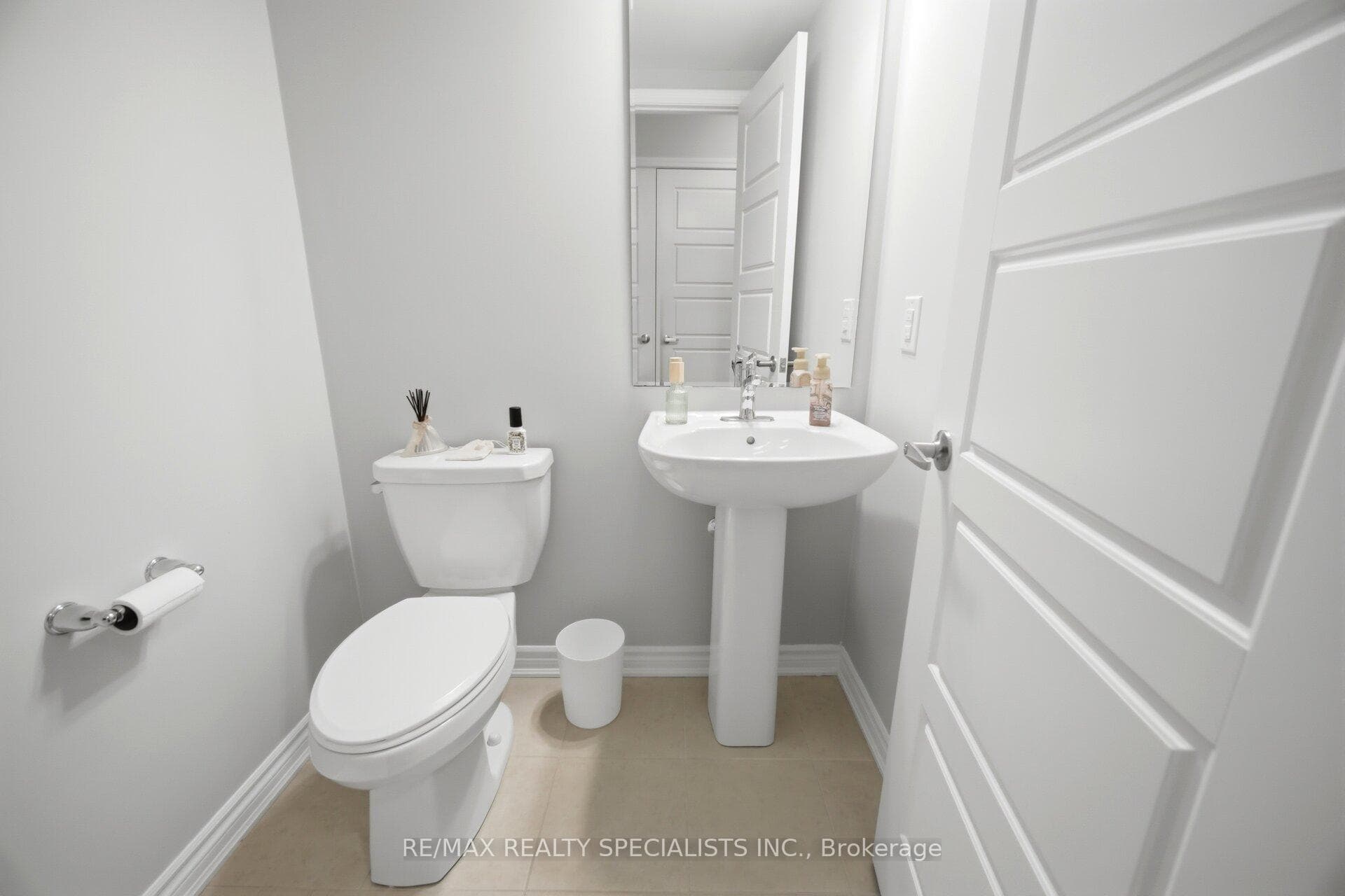 510 Bellflower Court - Townhouse photo 15 of 41 in Milton, Ontario