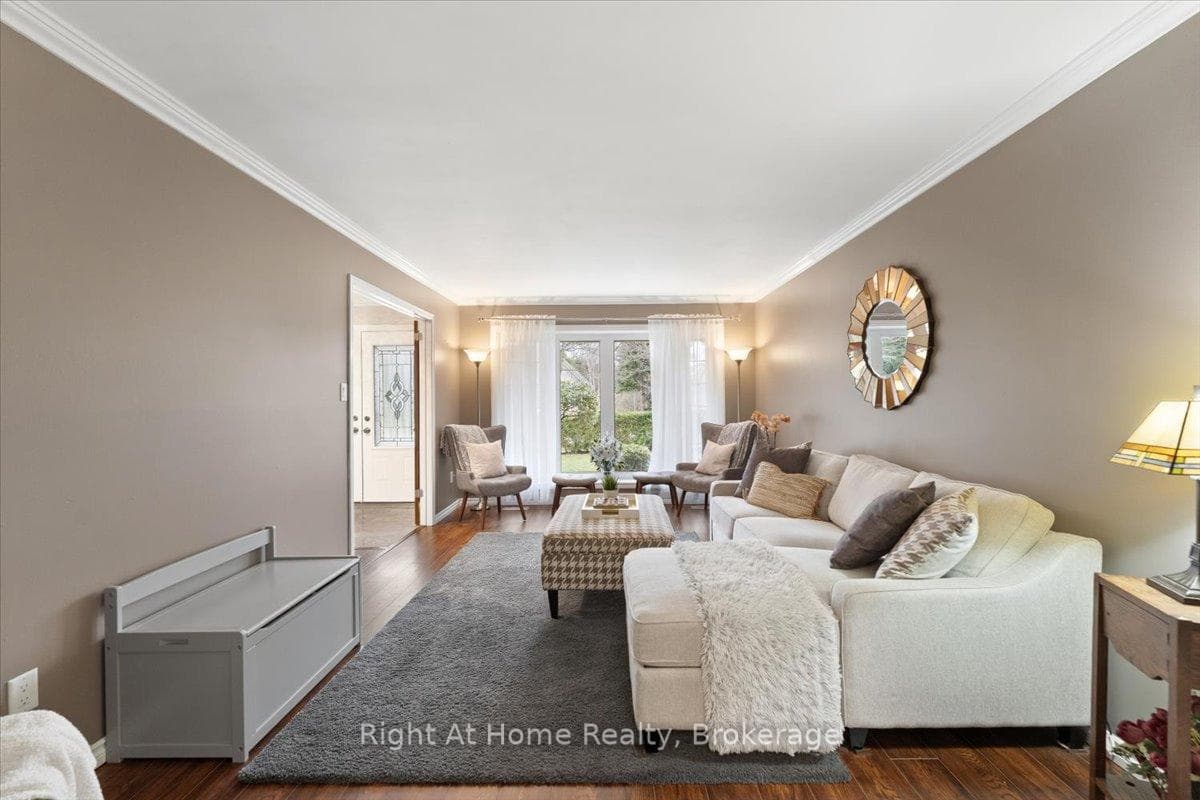 437 Shoreacres Road - Detached photo 11 of 50 in Burlington, Ontario