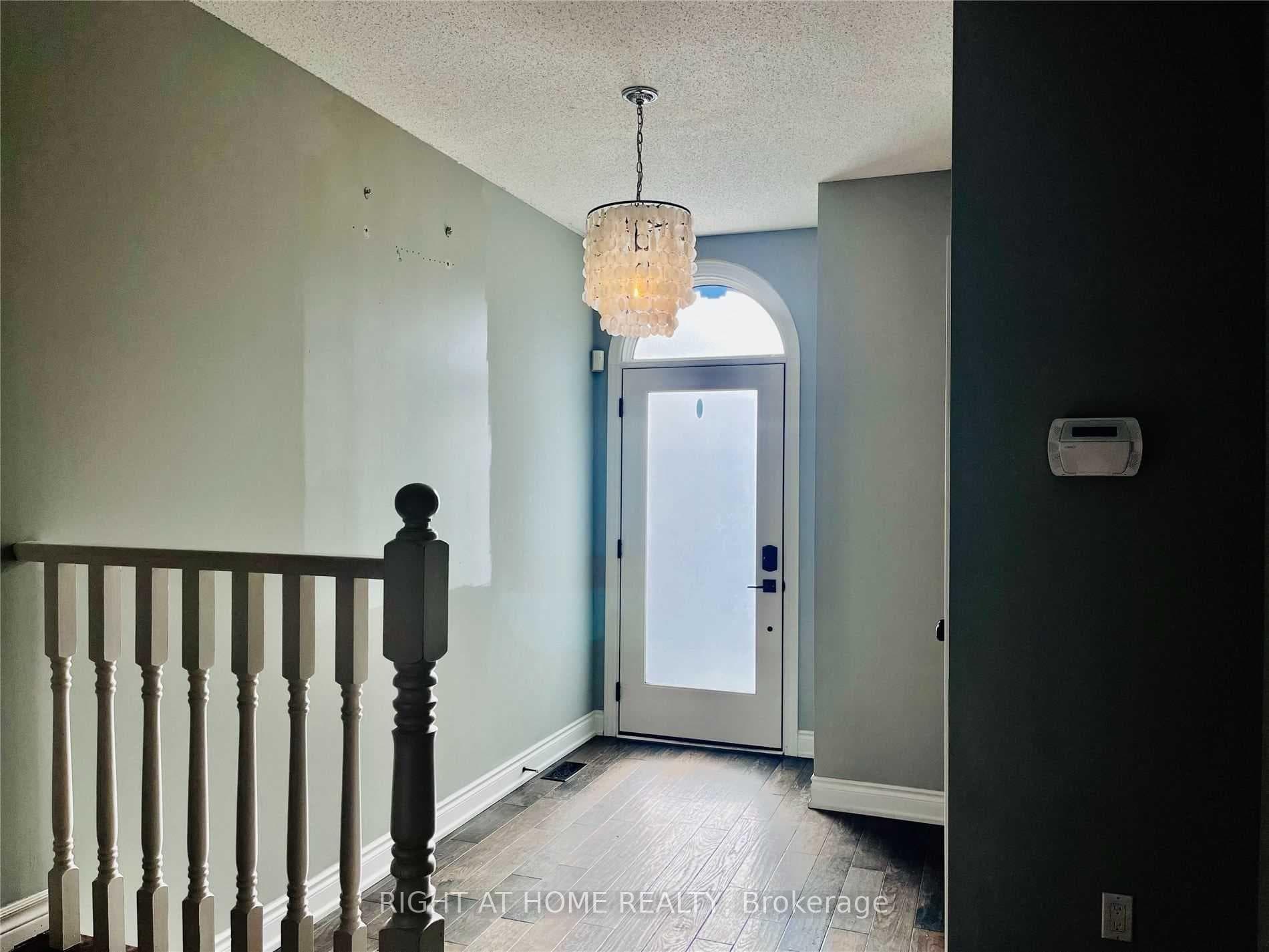 2471 Felhaber Crescent - Semi-Detached photo 2 of 23 in Oakville, Ontario