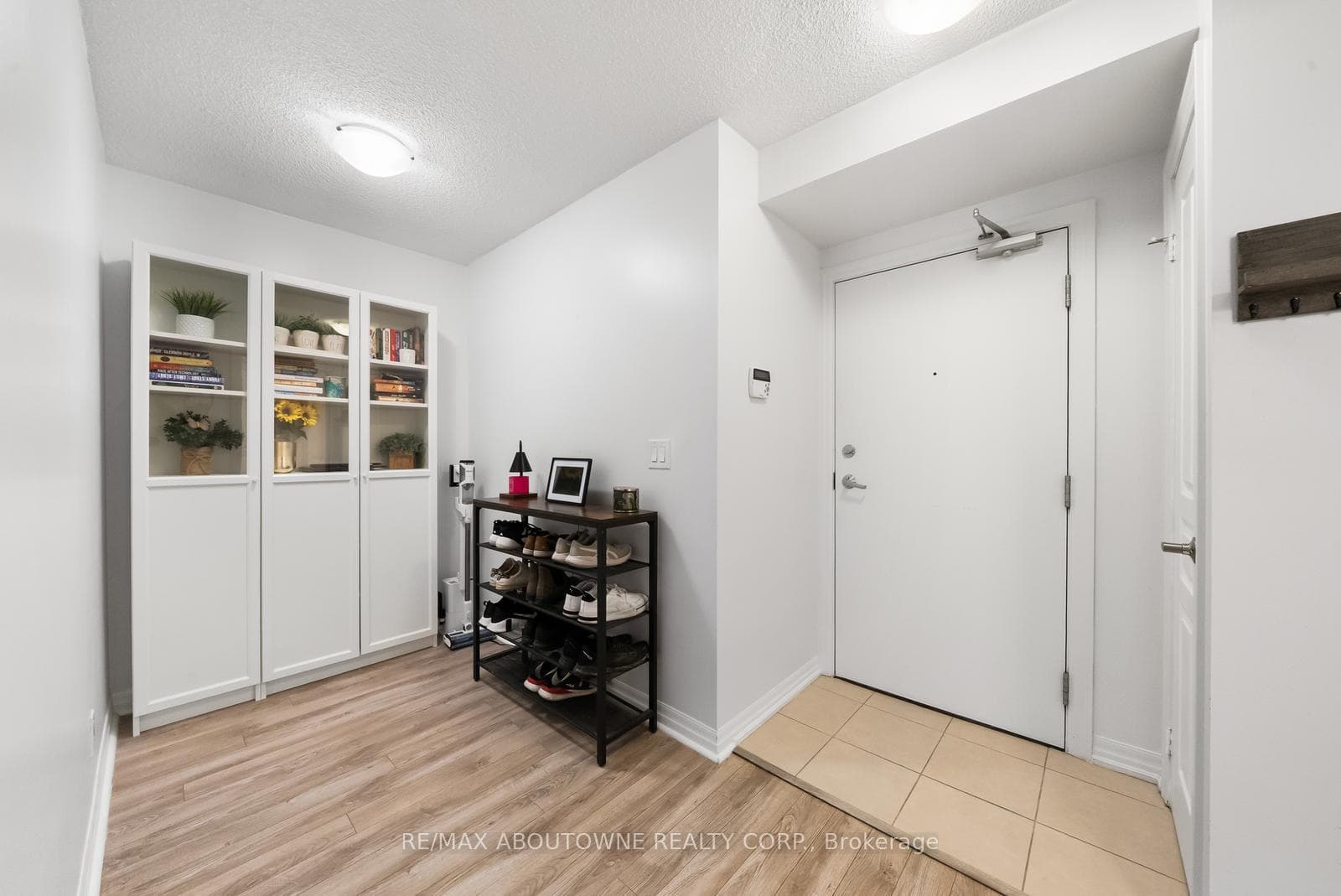 1940 Ironstone Drive Unit 808 - Condo photo 5 of 33 in Burlington, Ontario