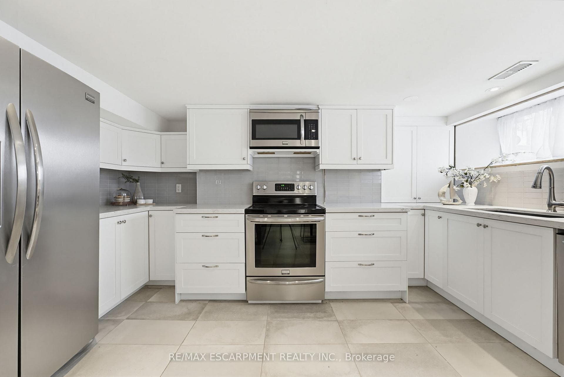 3083 LAKESHORE Road - Detached photo 30 of 50 in Burlington, Ontario