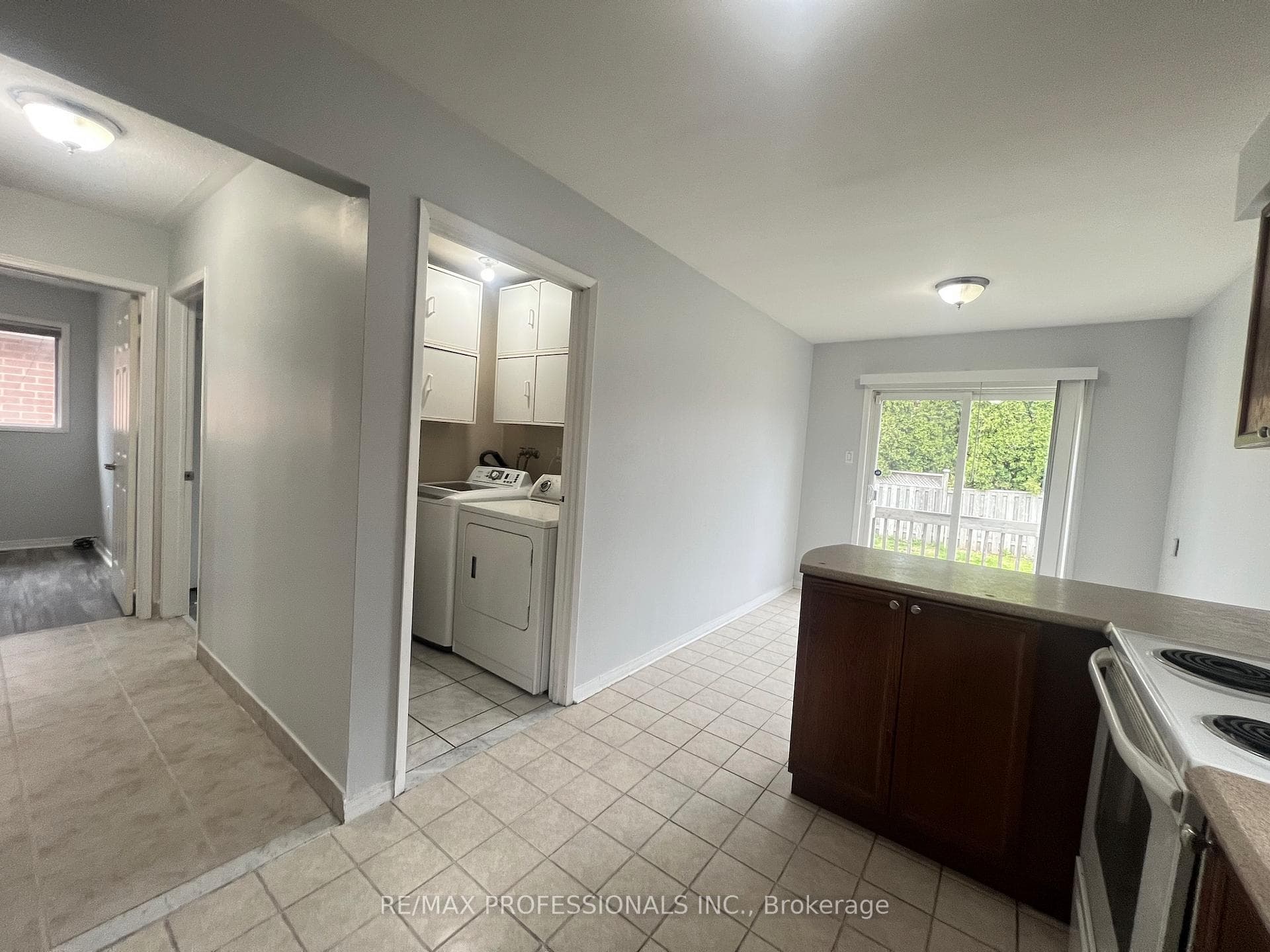 110 Springview Drive - Detached photo 8 of 40 in Brampton, Ontario