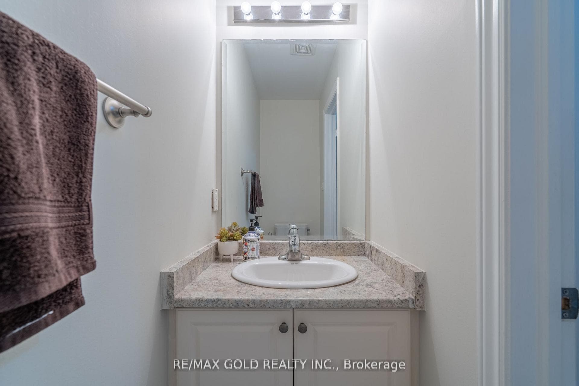 65 Villadowns Trail - Townhouse photo 5 of 30 in Brampton, Ontario