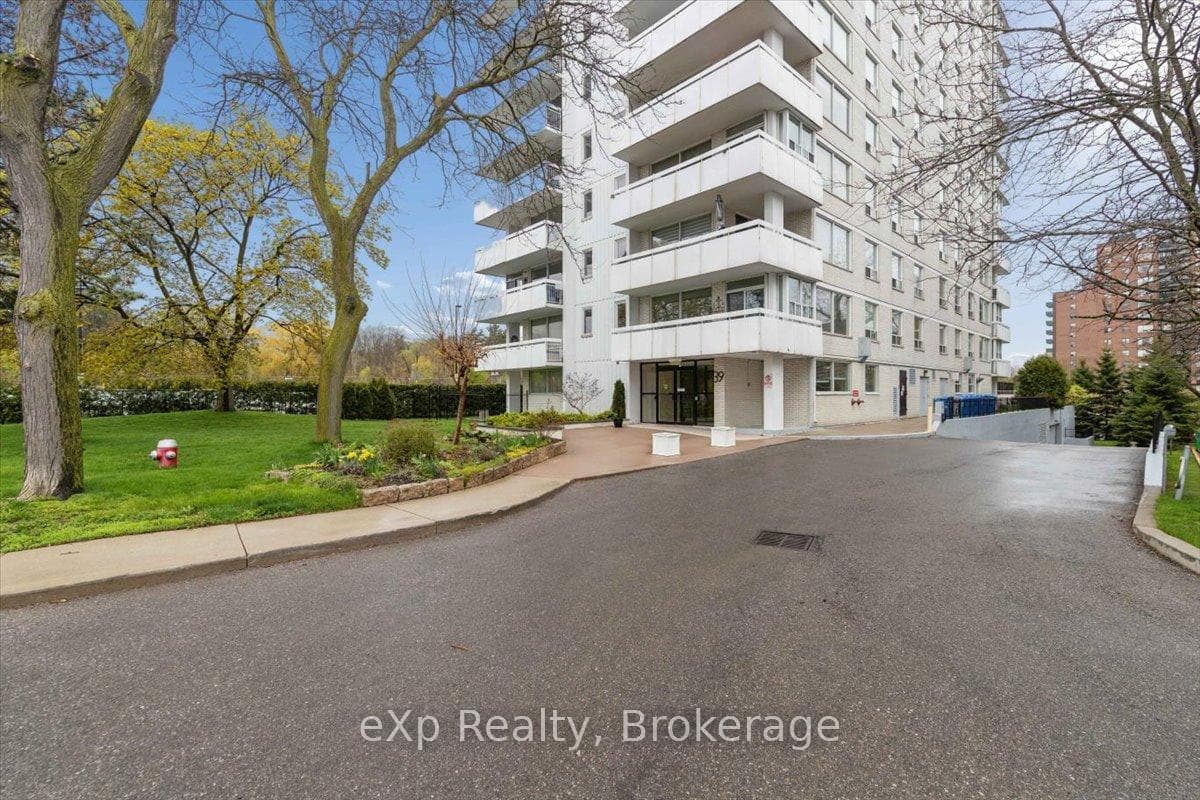 39 Stavebank Road Unit 403 - Condo photo 2 of 33 in Mississauga, Ontario