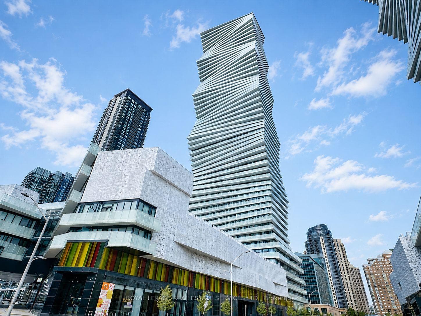 3900 Confederation Parkway Unit 323 - home for sale in Mississauga, Ontario